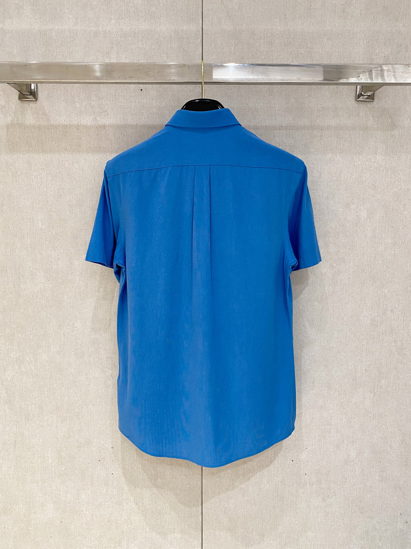 P，P轻盈雅致，短袖衬衫——25年春夏日里的温柔守候短袖衬衫，臻品定制系列的材质、精湛的工艺细节和卓越的