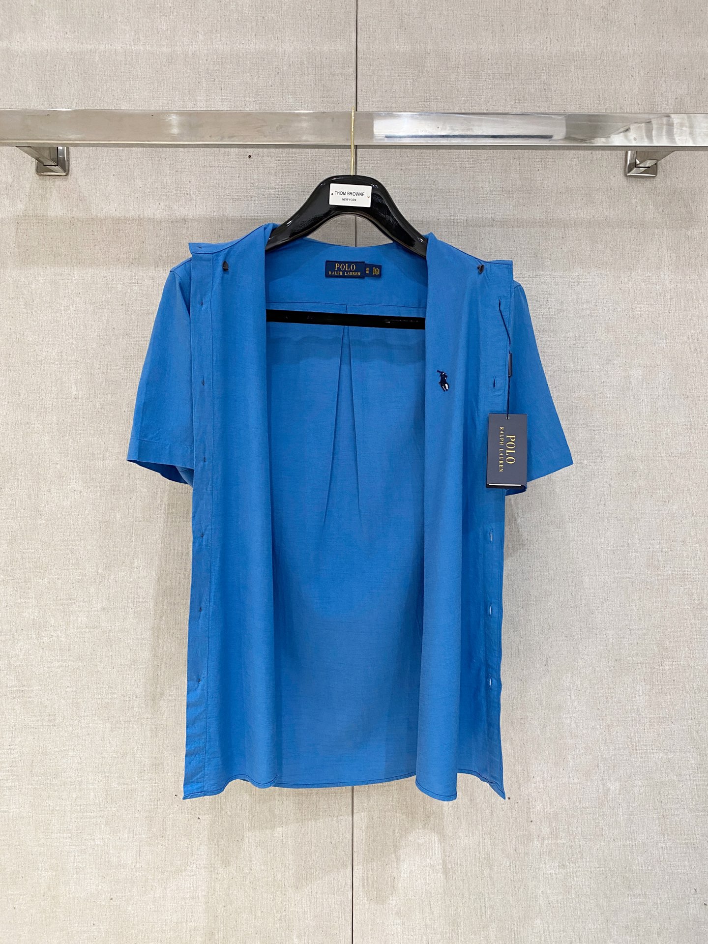 P，P轻盈雅致，短袖衬衫——25年春夏日里的温柔守候短袖衬衫，臻品定制系列的材质、精湛的工艺细节和卓越的