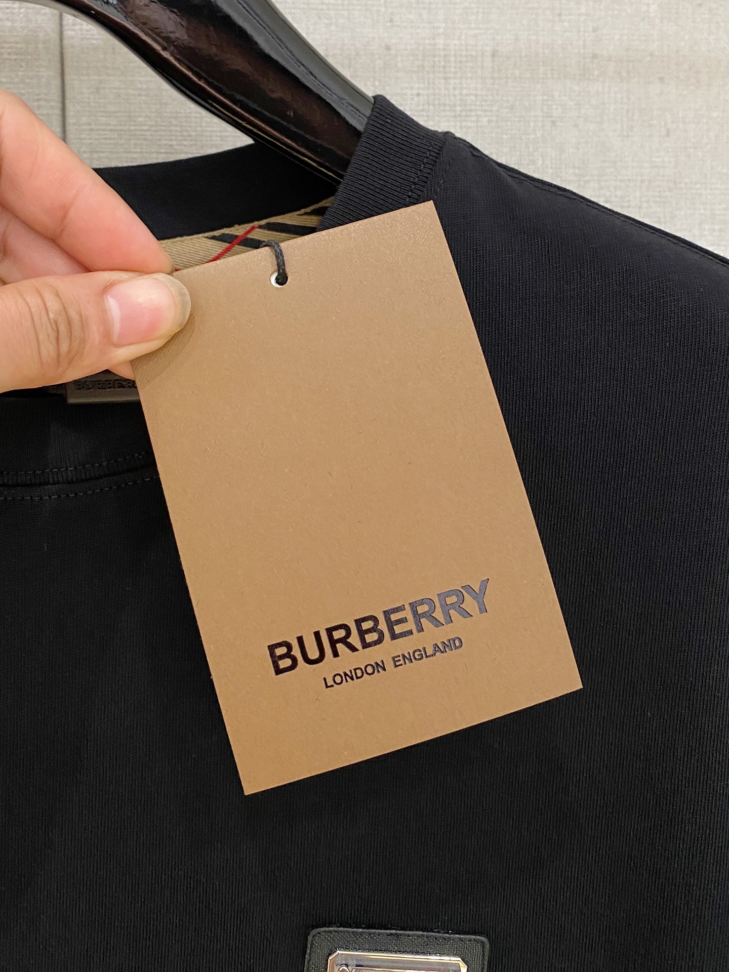 🌾退换# 巴宝*Burberry 春夏新款首发专柜最新款短袖圆领T恤 高端订制 设计前卫时尚！品牌log