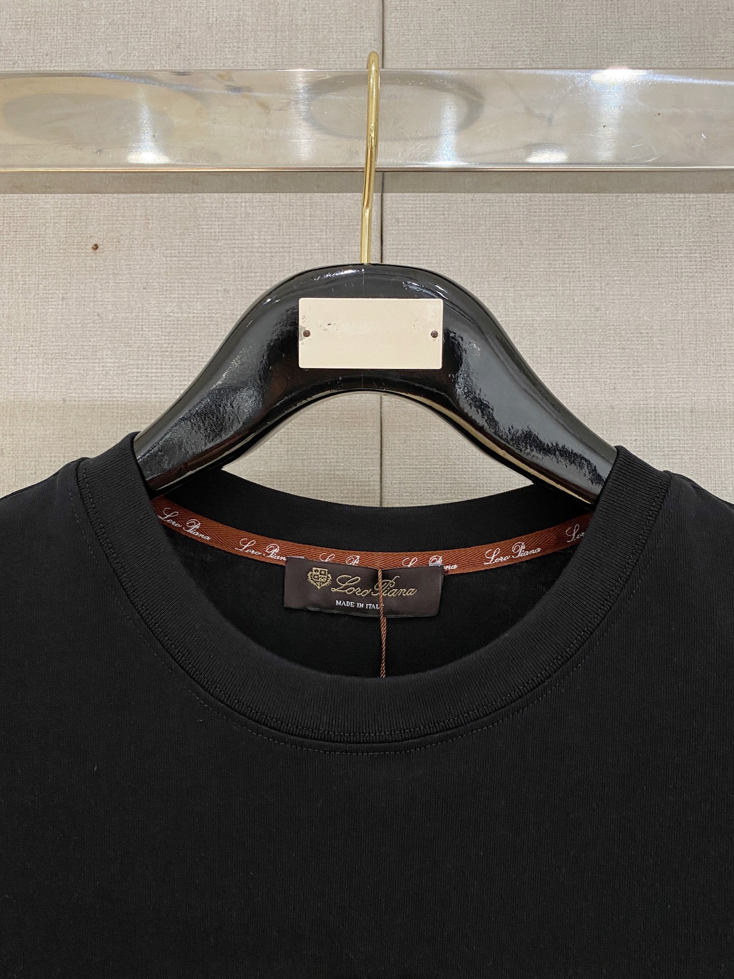 🌾退换# Loro Piana诺悠翩雅 春夏新款首发专柜最新款短袖圆领T恤 高端订制 设计前卫时尚！品牌