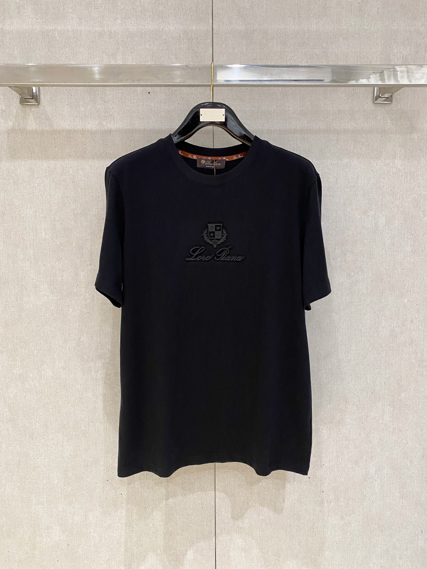 🌾退换# Loro Piana诺悠翩雅 春夏新款首发专柜最新款短袖圆领T恤 高端订制 设计前卫时尚！品牌