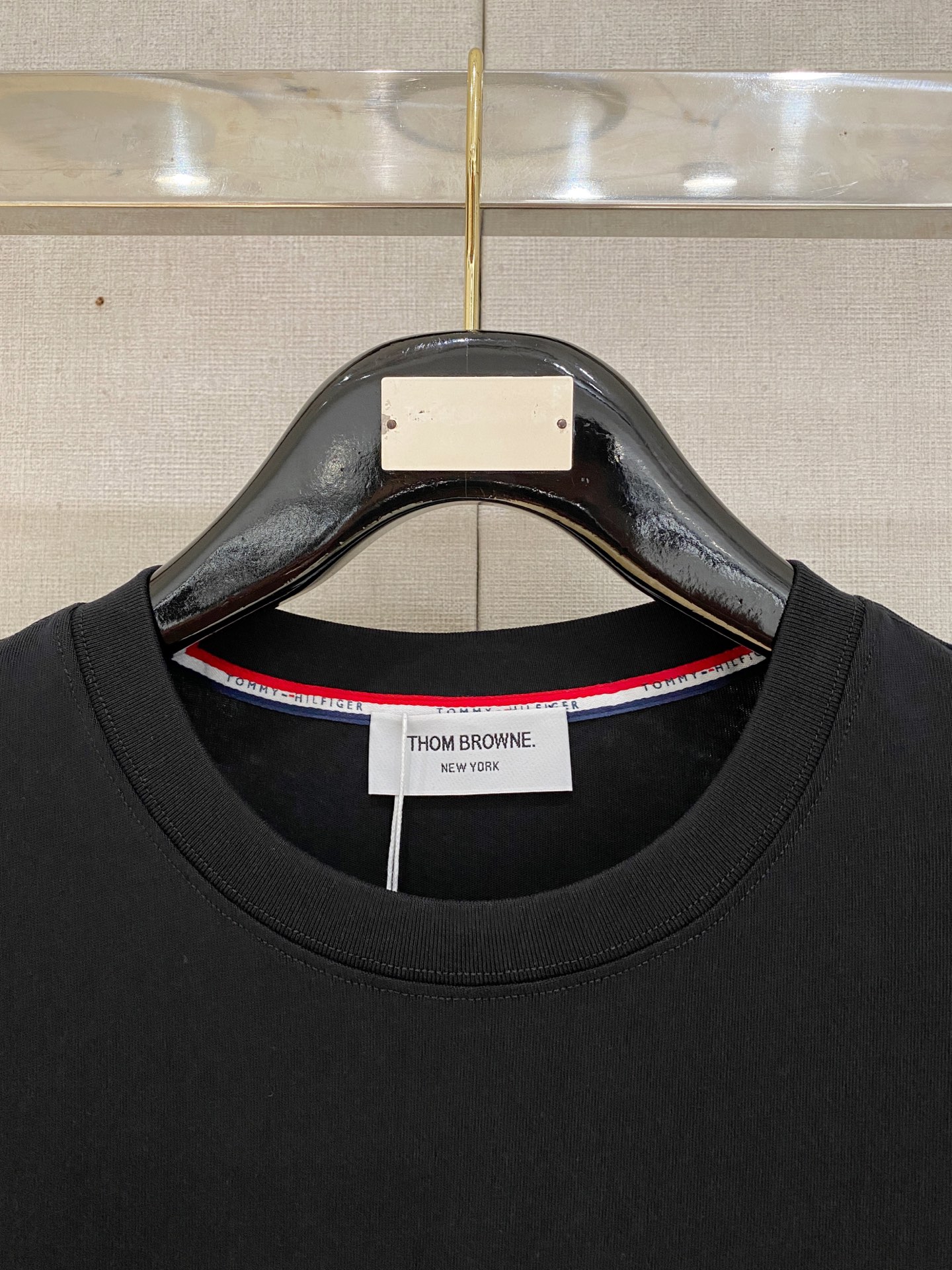 🌾退换# THOM BROWNE 春夏新款首发专柜最新款短袖圆领T恤 高端订制 设计前卫时尚！品牌log