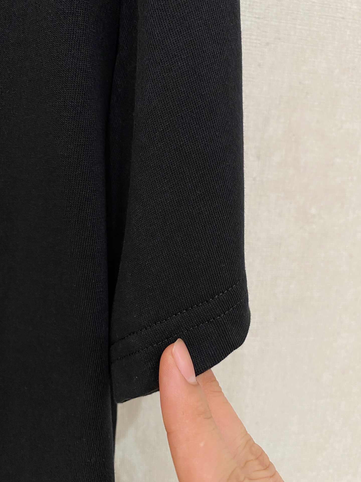 🌾退换# THOM BROWNE 春夏新款首发专柜最新款短袖圆领T恤 高端订制 设计前卫时尚！品牌log