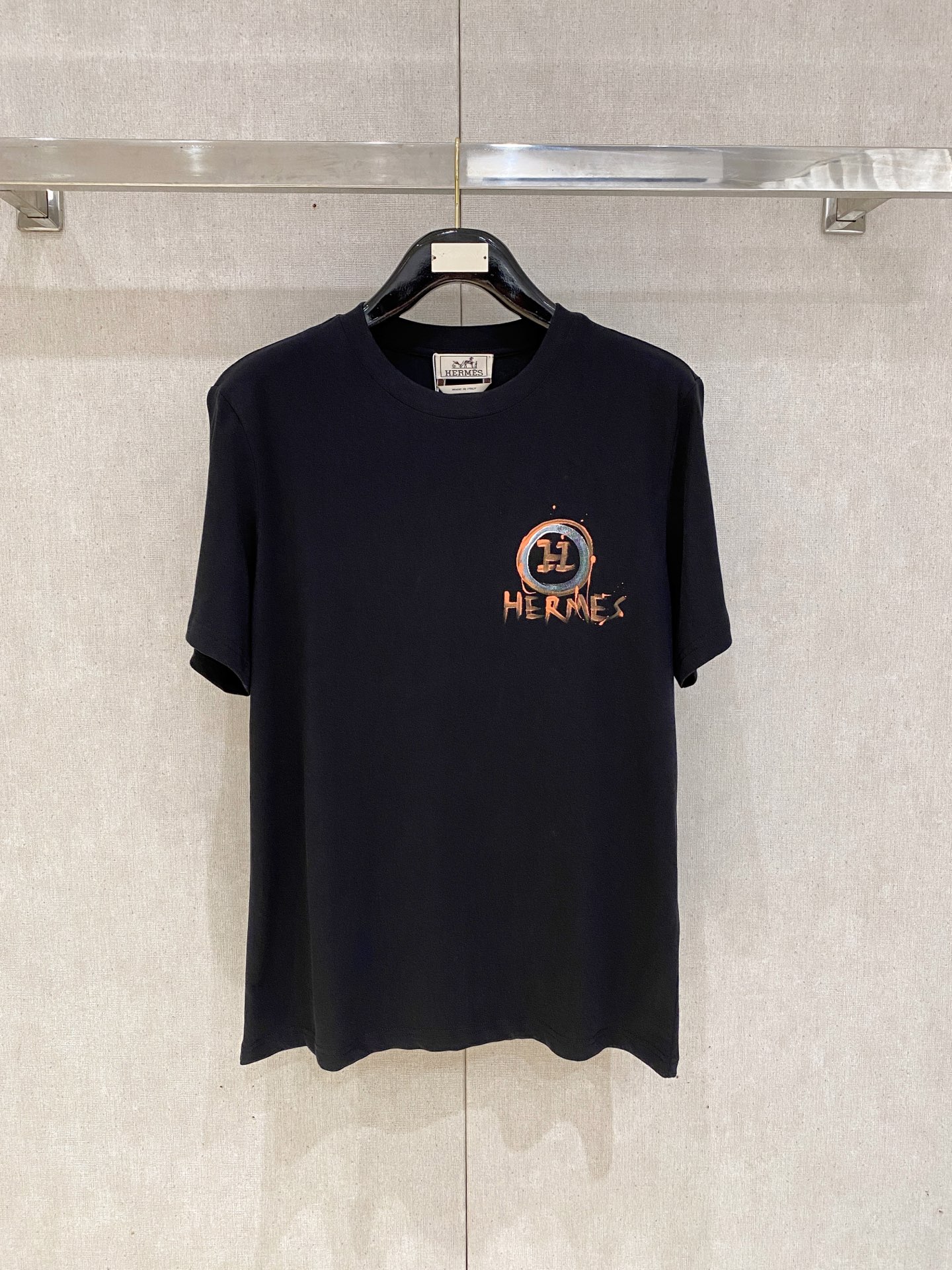 🌾退换# 爱马*Hermes 春夏新款首发专柜最新款短袖圆领T恤 手绘高端订制 设计前卫时尚！品牌log
