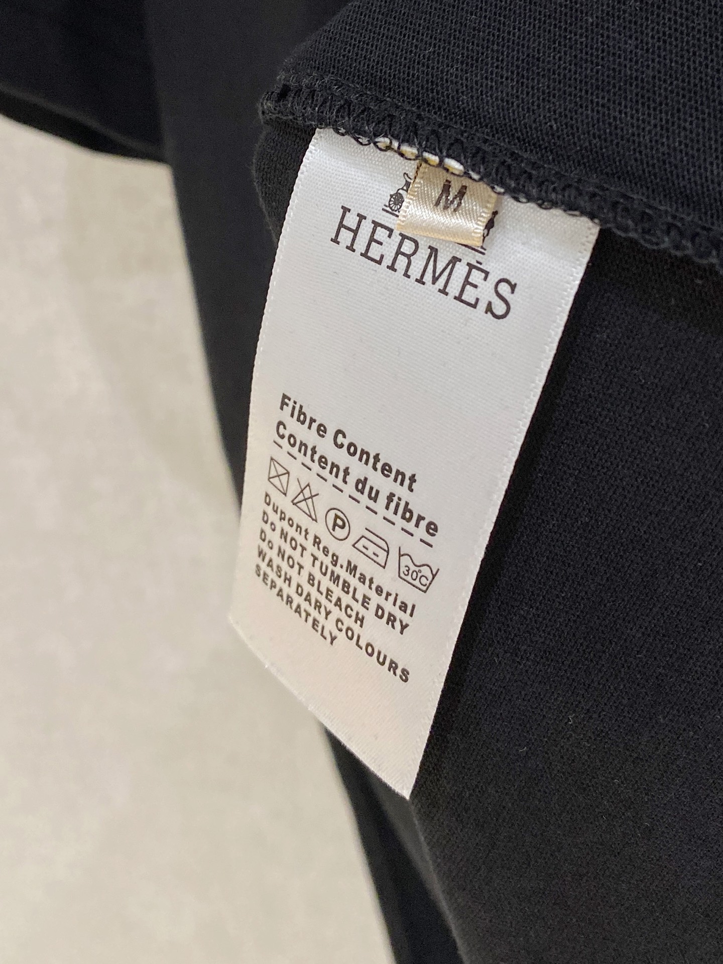 🌾退换# 爱马*Hermes 春夏新款首发专柜最新款短袖圆领T恤 手绘高端订制 设计前卫时尚！品牌log