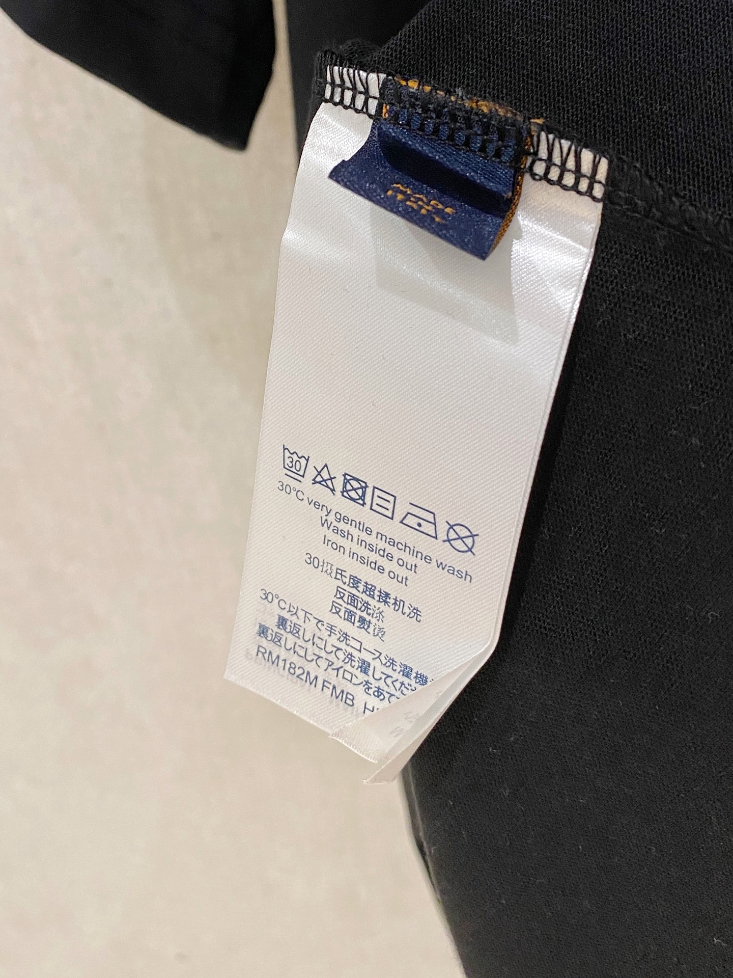  路易威*1V 25SS春夏新款首发专柜最新款短袖圆领T恤 高端订制 设计前卫时尚！品牌logo重工艺设