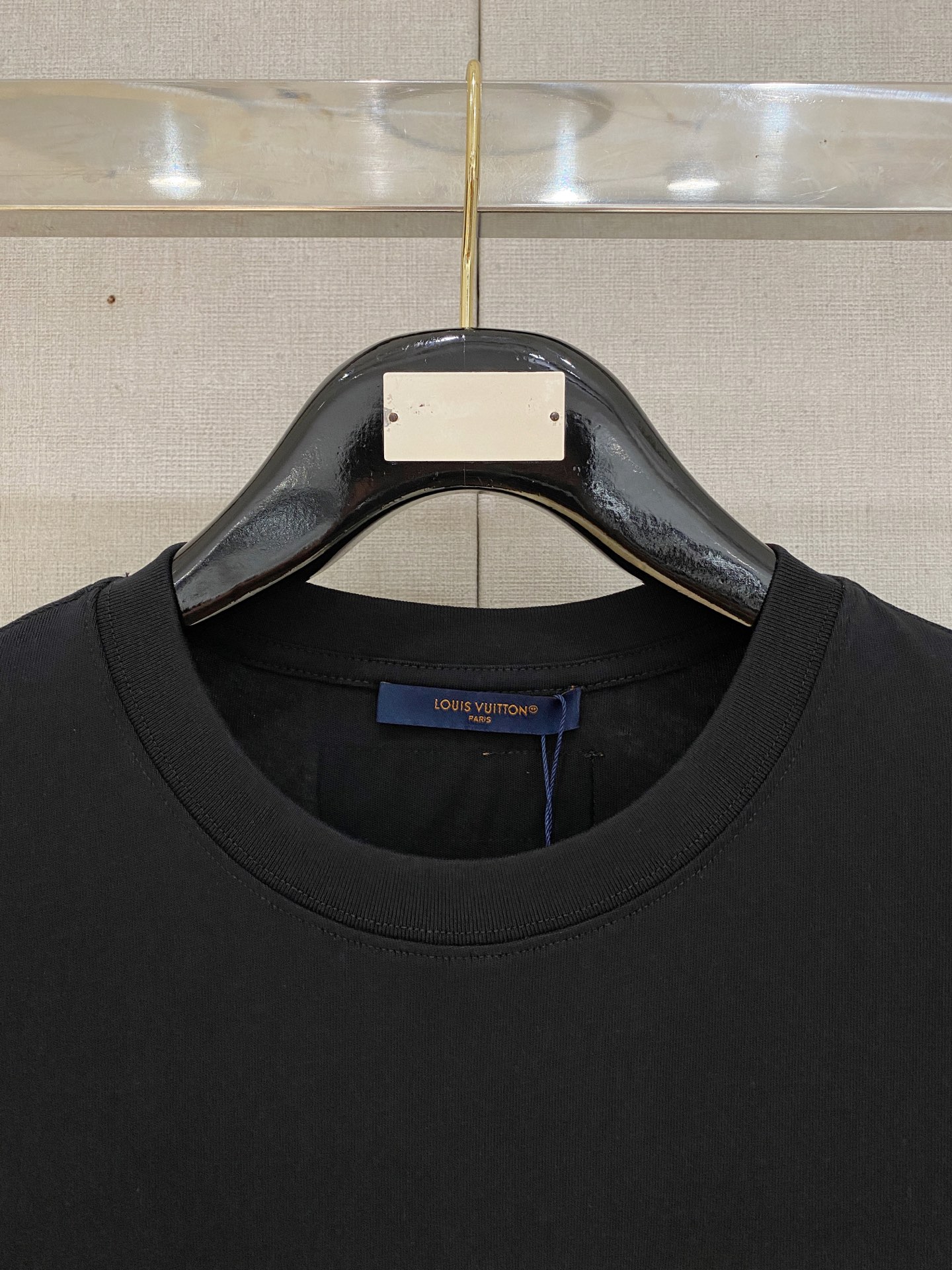  路易威*1V 25SS春夏新款首发专柜最新款短袖圆领T恤 高端订制 设计前卫时尚！品牌logo重工艺设