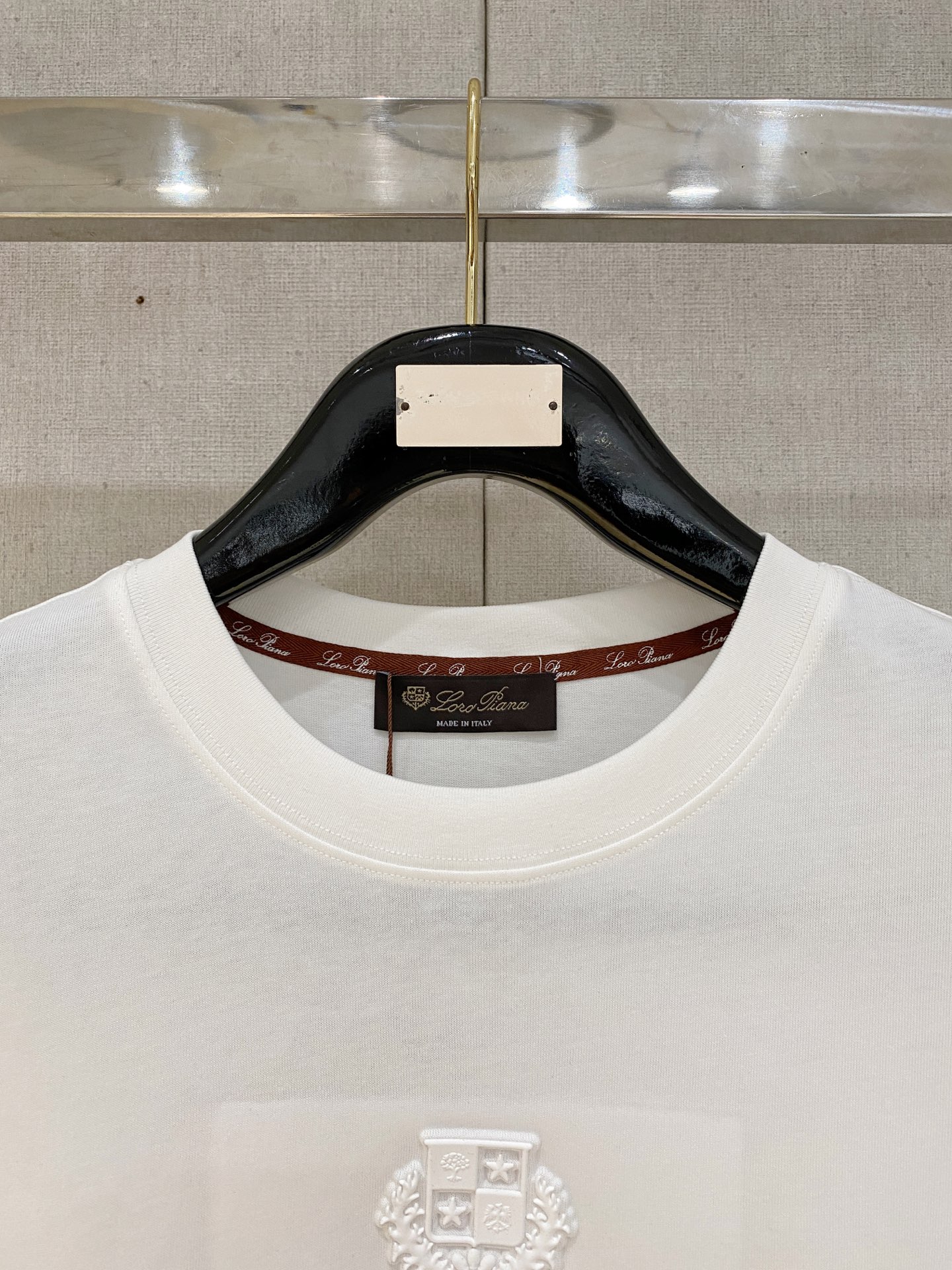 🌾退换# Loro Piana诺悠翩雅 春夏新款首发专柜最新款短袖圆领T恤 高端订制 设计前卫时尚！品牌