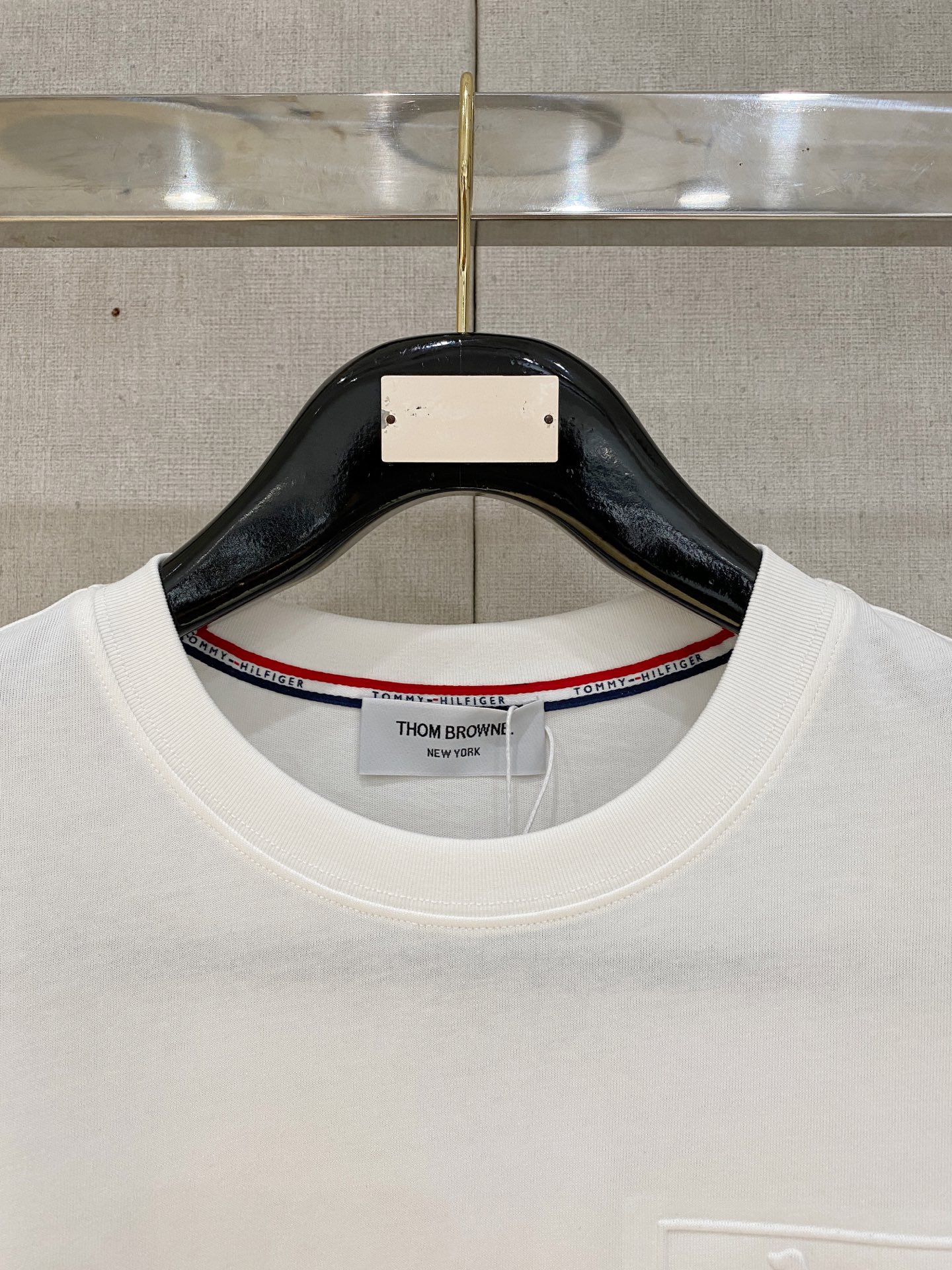 🌾退换# THOM BROWNE 春夏新款首发专柜最新款短袖圆领T恤 高端订制 设计前卫时尚！品牌log