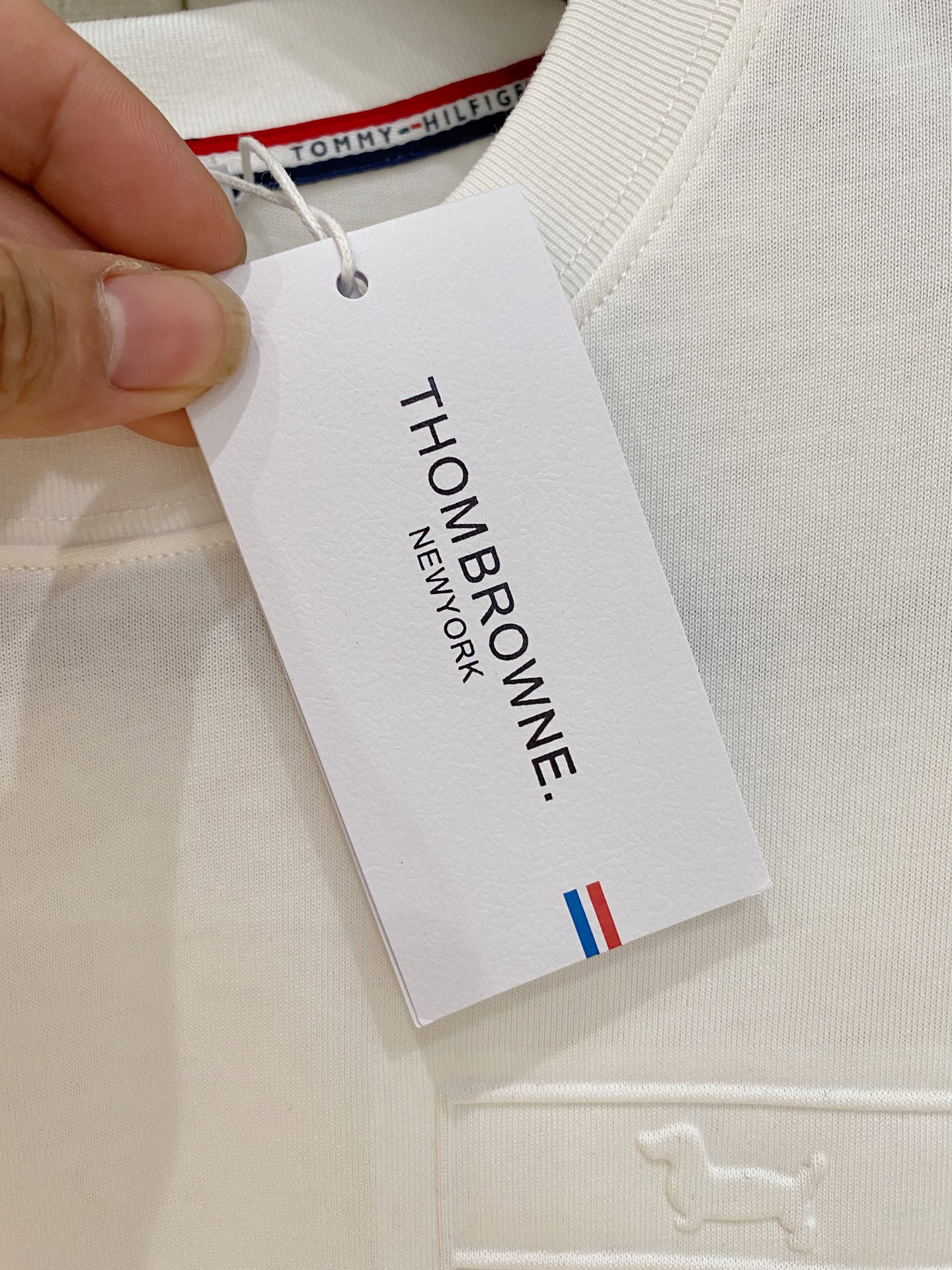 🌾退换# THOM BROWNE 春夏新款首发专柜最新款短袖圆领T恤 高端订制 设计前卫时尚！品牌log