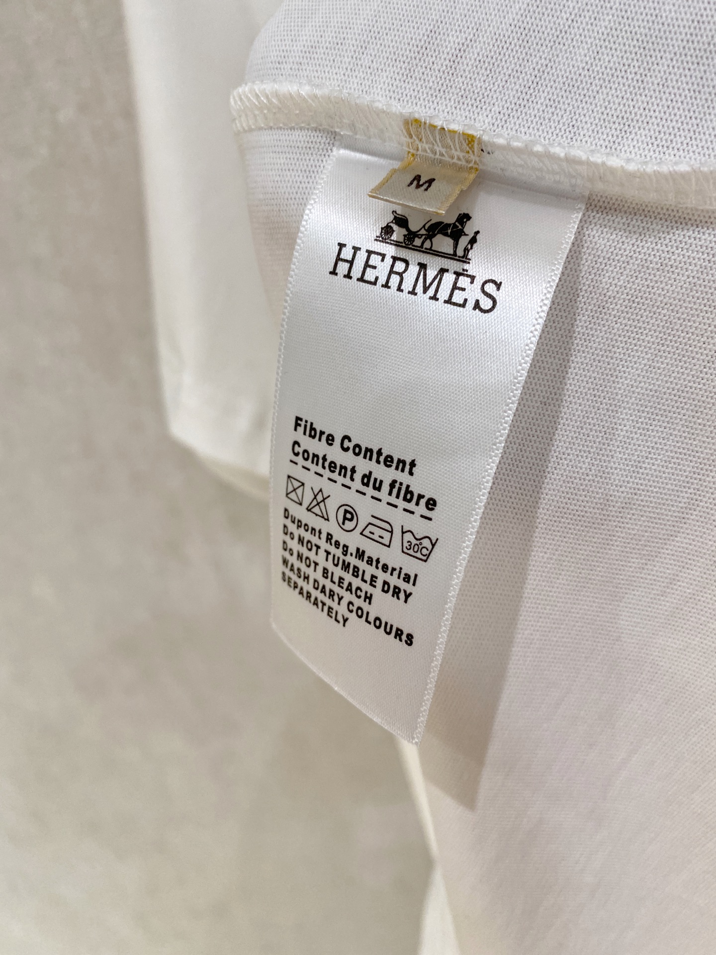 🌾退换# 爱马*Hermes 春夏新款首发专柜最新款短袖圆领T恤 手绘高端订制 设计前卫时尚！品牌log