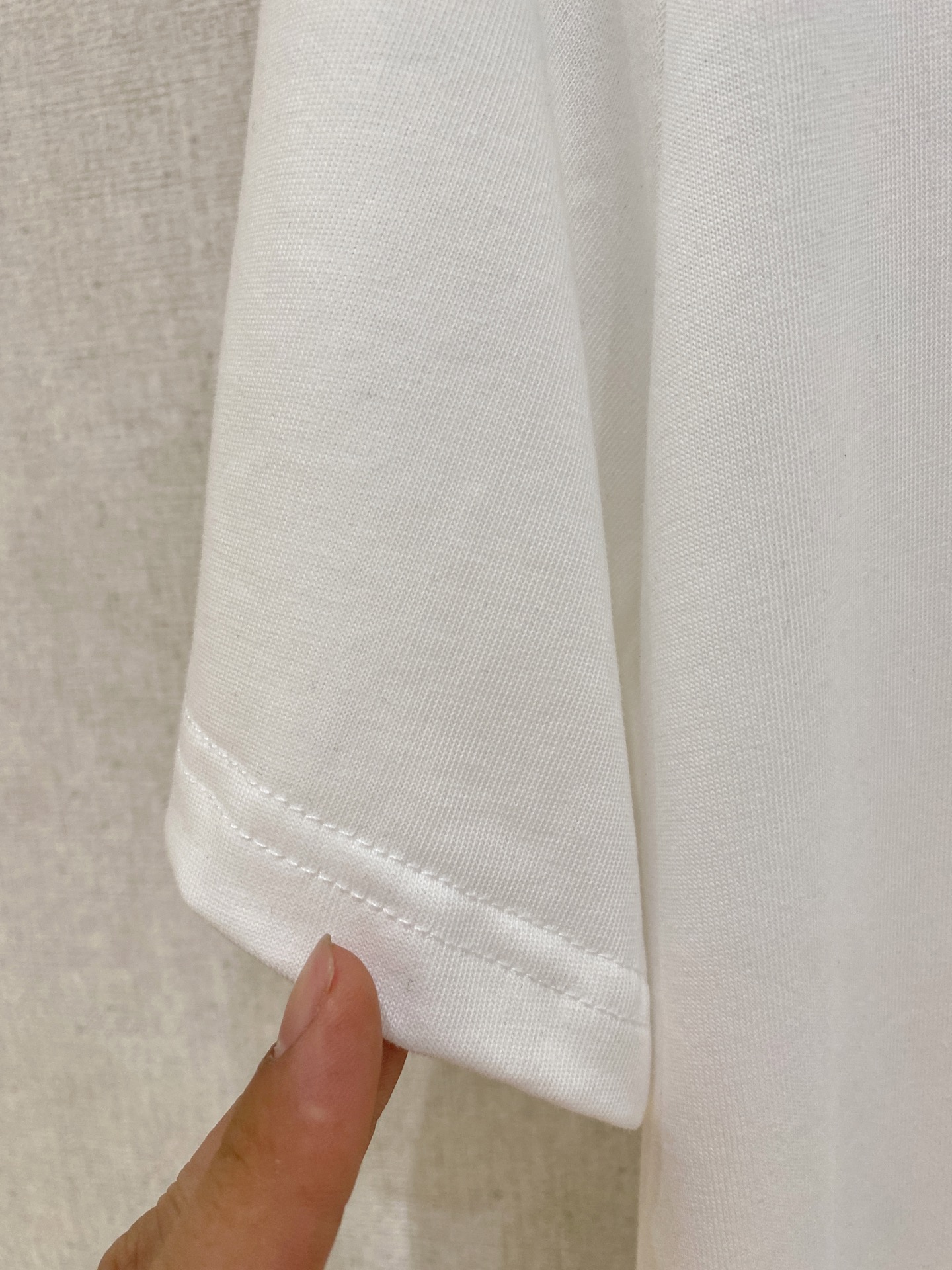 🌾退换# 爱马*Hermes 春夏新款首发专柜最新款短袖圆领T恤 手绘高端订制 设计前卫时尚！品牌log