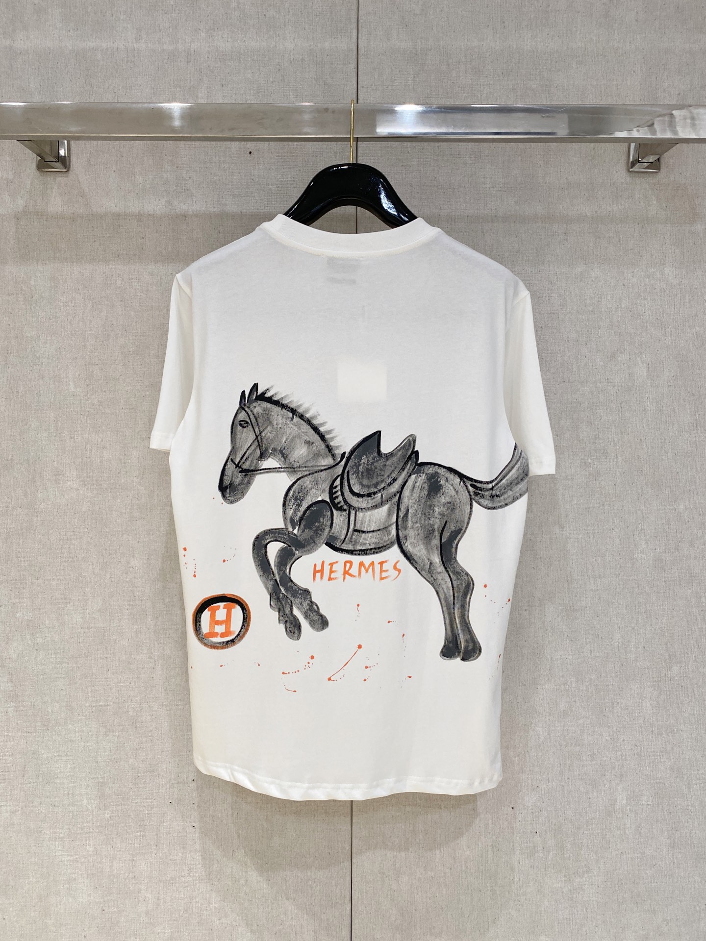 🌾退换# 爱马*Hermes 春夏新款首发专柜最新款短袖圆领T恤 手绘高端订制 设计前卫时尚！品牌log