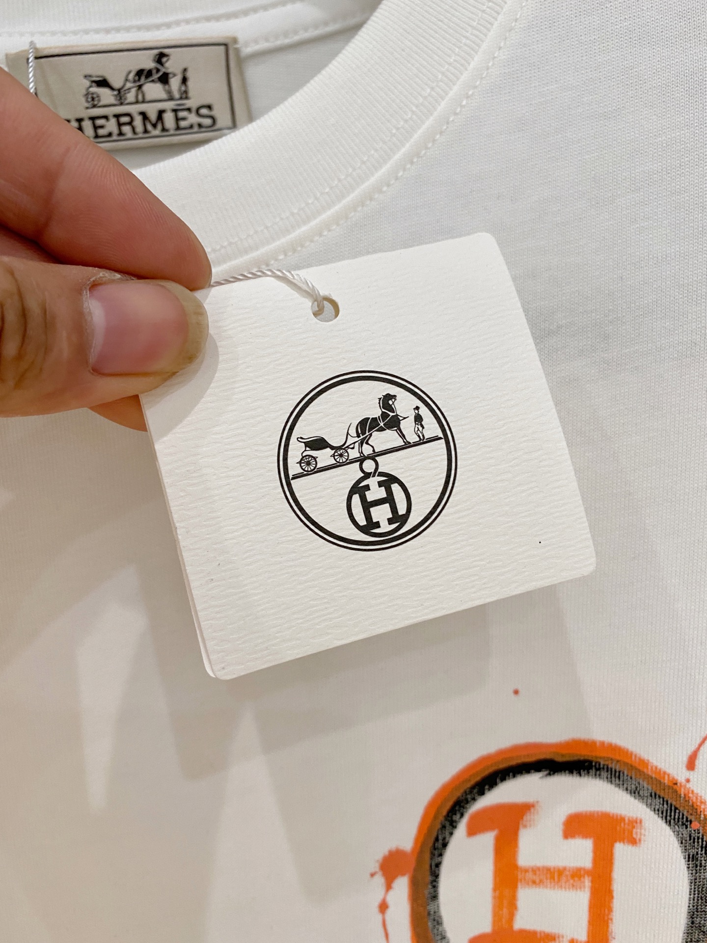 🌾退换# 爱马*Hermes 春夏新款首发专柜最新款短袖圆领T恤 手绘高端订制 设计前卫时尚！品牌log
