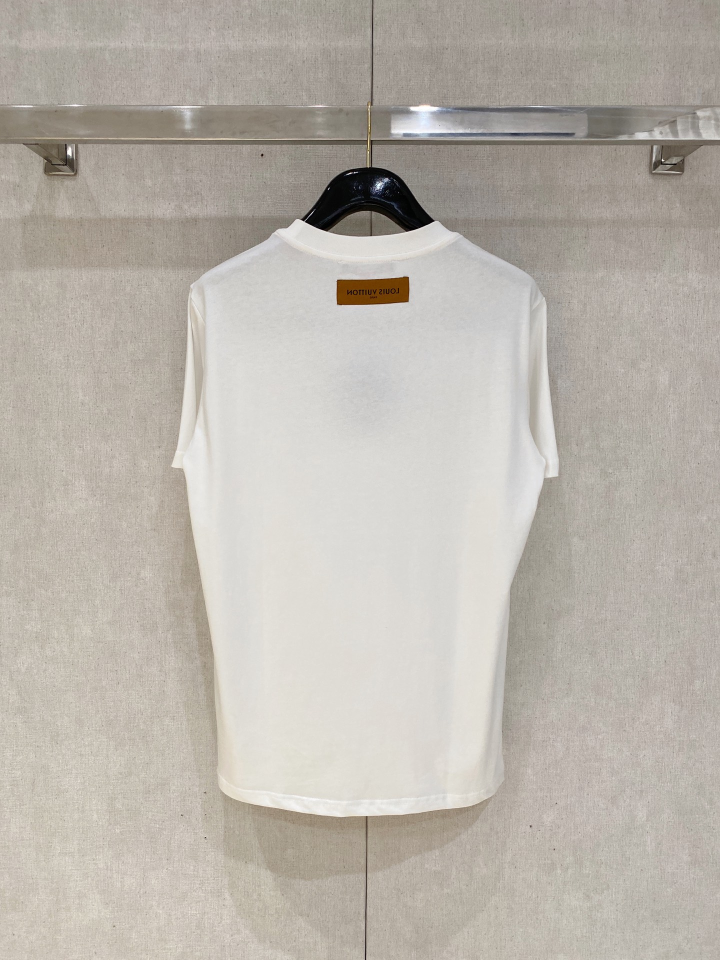  路易威*1V 25SS春夏新款首发专柜最新款短袖圆领T恤 高端订制 设计前卫时尚！品牌logo重工艺设