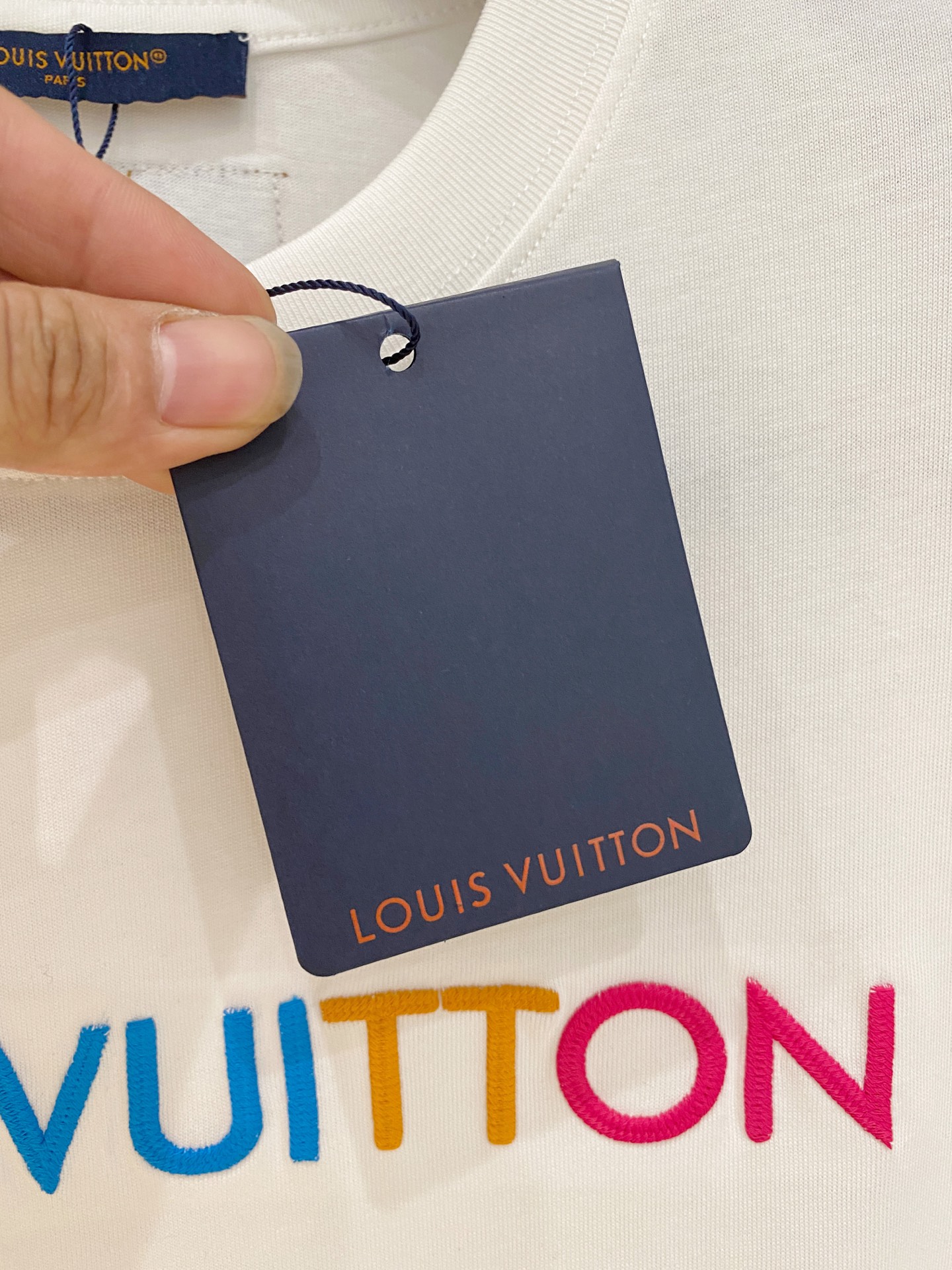  路易威*1V 25SS春夏新款首发专柜最新款短袖圆领T恤 高端订制 设计前卫时尚！品牌logo重工艺设