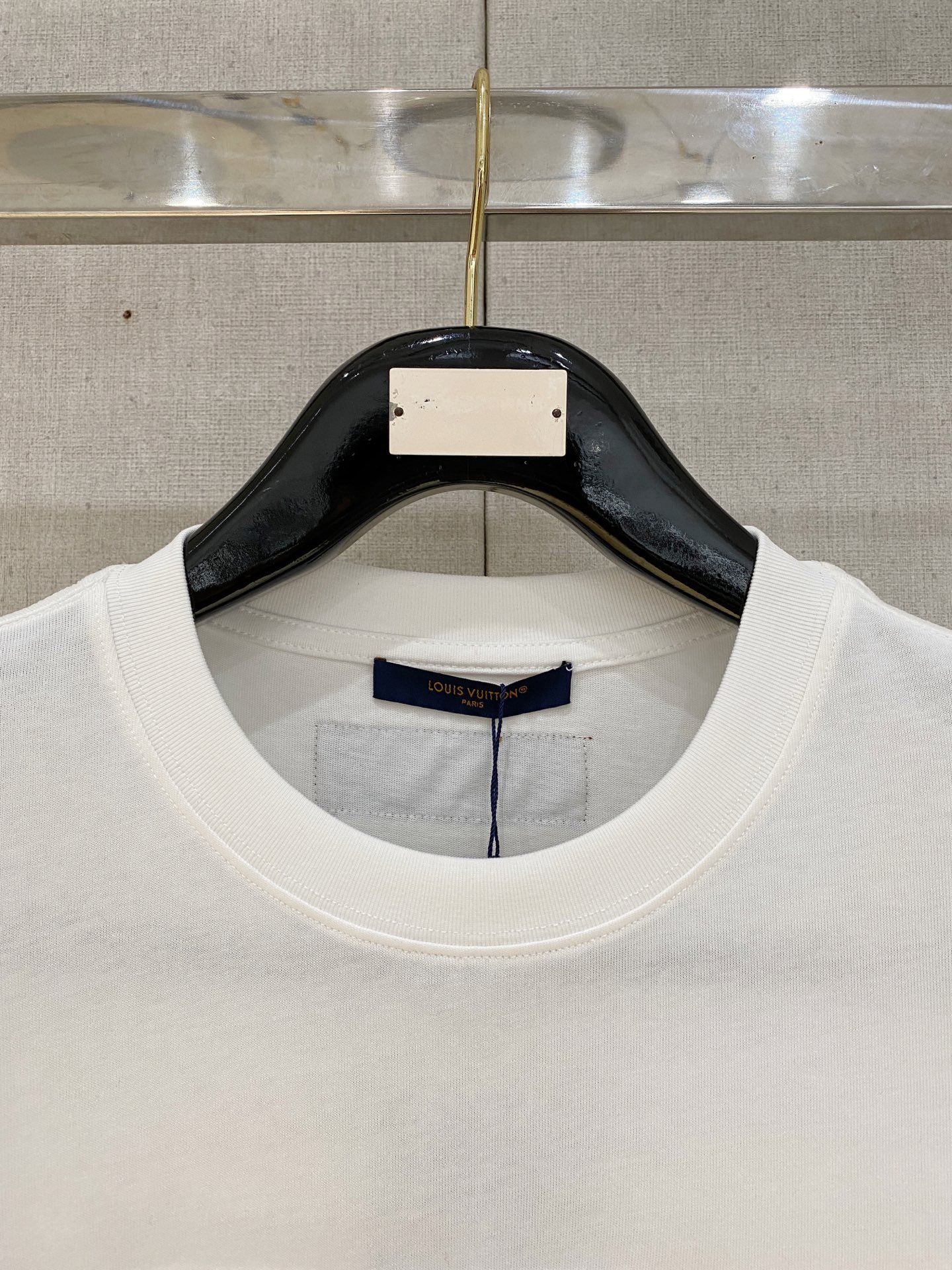  路易威*1V 25SS春夏新款首发专柜最新款短袖圆领T恤 高端订制 设计前卫时尚！品牌logo重工艺设