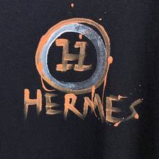 爱马*Hermes 春夏新款首发专柜最新款短袖圆领T恤 手绘高端订制 设计前卫时尚!品牌logo重工艺设 爱马*Hermes 春夏新款首发专柜最新款短袖圆领T恤 手绘高端订制 设计前卫时尚!品牌logo重工艺设