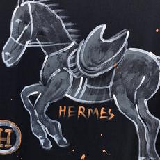 爱马*Hermes 春夏新款首发专柜最新款短袖圆领T恤 手绘高端订制 设计前卫时尚!品牌logo重工艺设 爱马*Hermes 春夏新款首发专柜最新款短袖圆领T恤 手绘高端订制 设计前卫时尚!品牌logo重工艺设
