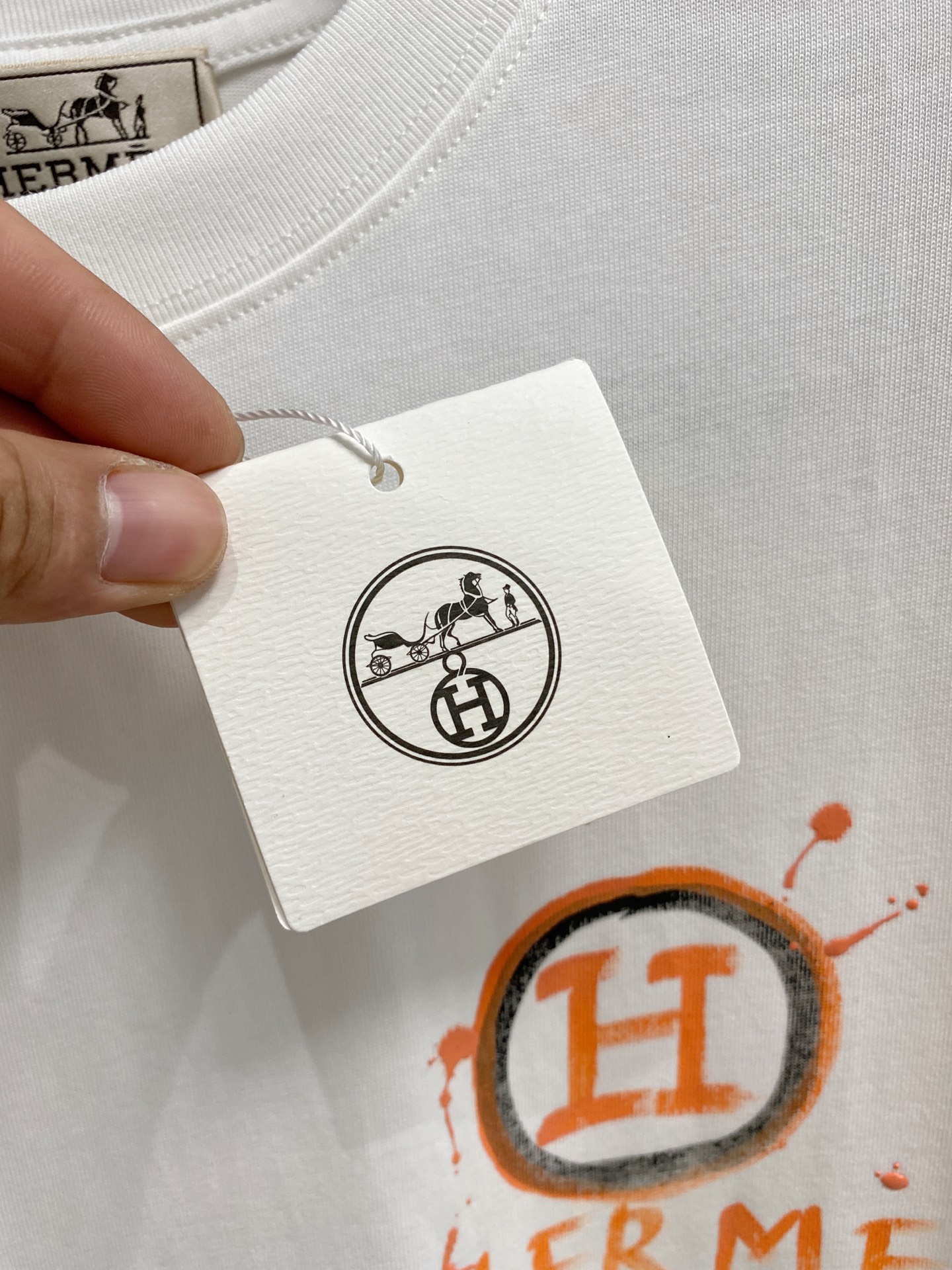 爱马*Hermes 春夏新款首发专柜最新款短袖圆领T恤 手绘高端订制 设计前卫时尚！品牌logo重工艺设
