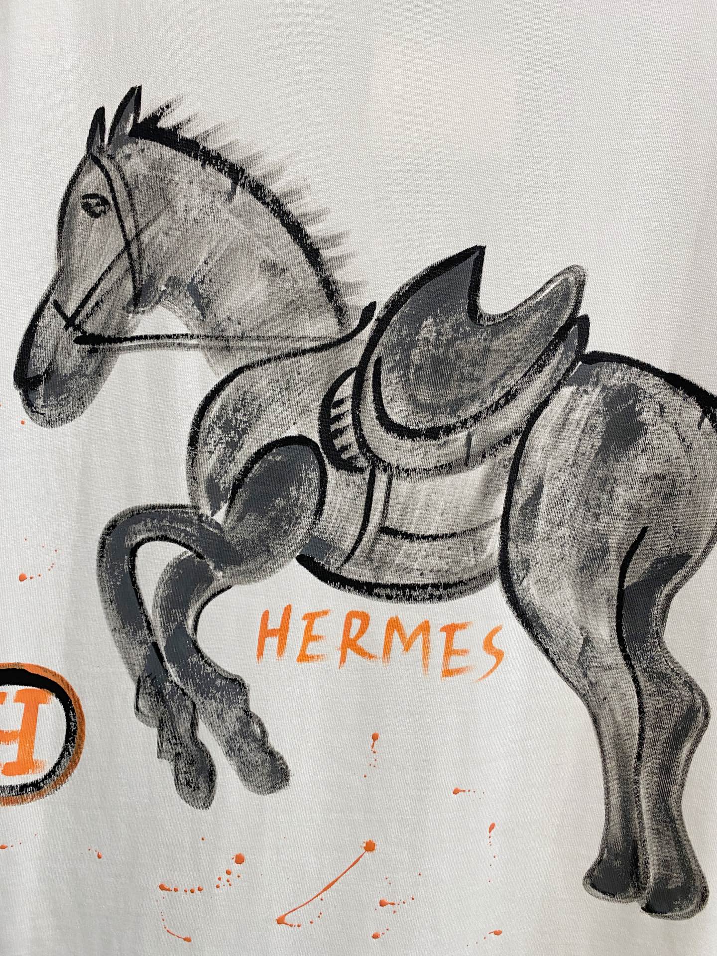 爱马*Hermes 春夏新款首发专柜最新款短袖圆领T恤 手绘高端订制 设计前卫时尚！品牌logo重工艺设