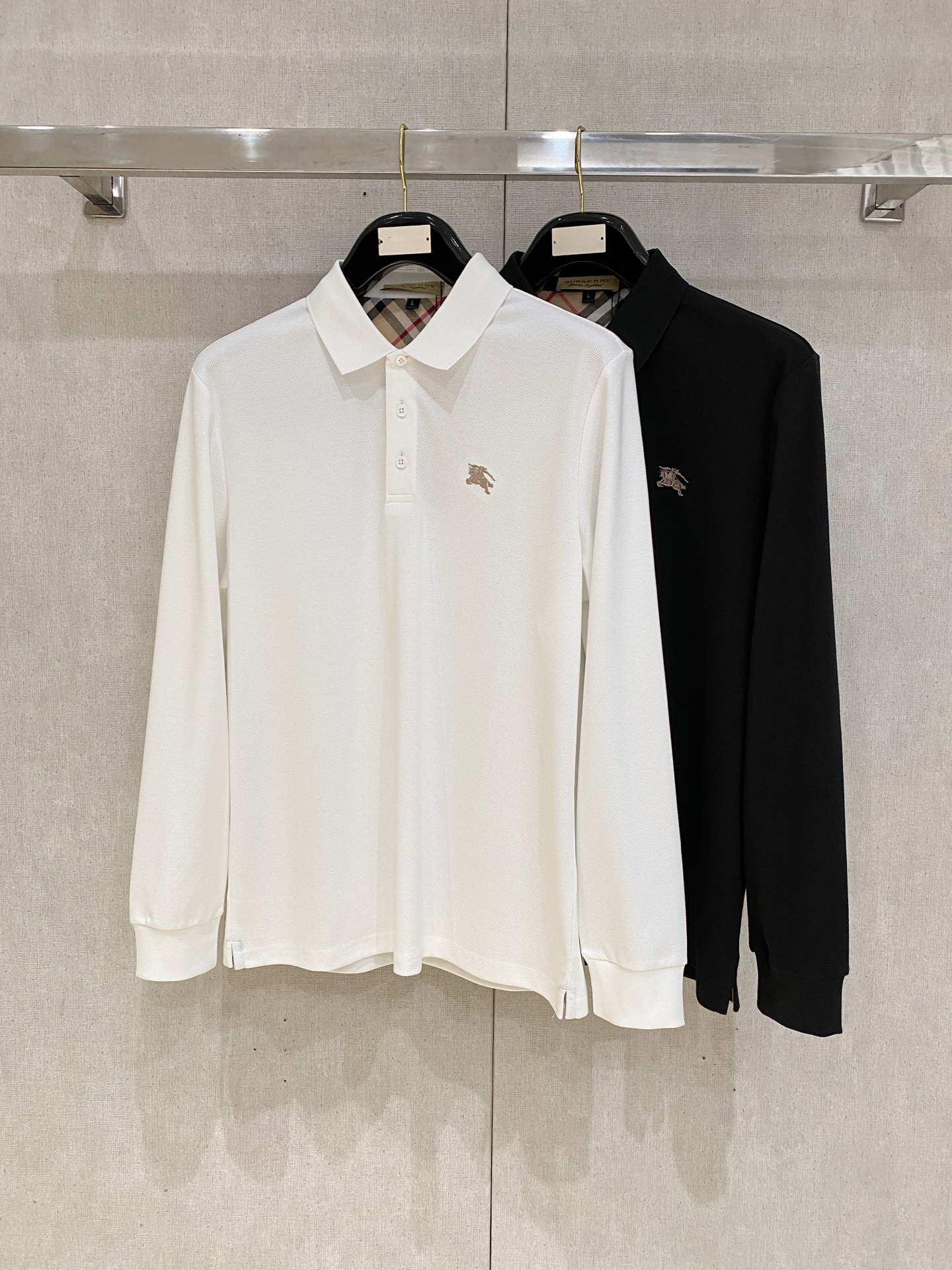 开春新品 巴宝莉 𝟏𝟎𝟎%新疆长绒棉 面料柔软舒适透气𝟮𝟬25 秋冬 限量款长袖Polo系列𝗦𝗜𝗭𝗘：𝗠