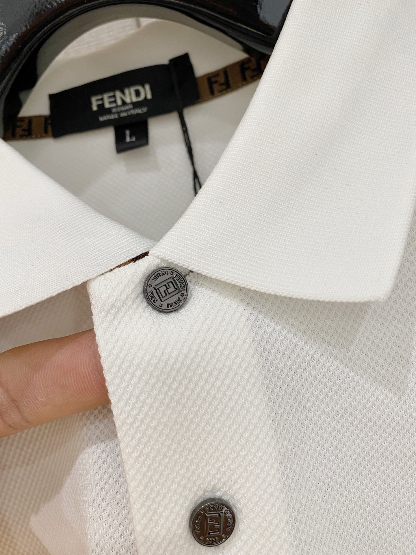 开春新品 芬迪 𝟏𝟎𝟎%新疆长绒棉 面料柔软舒适透气𝟮𝟬25 秋冬 限量款长袖Polo系列𝗦𝗜𝗭𝗘：𝗠-