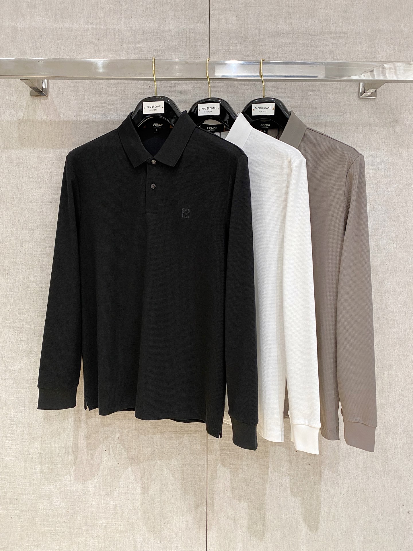 开春新品 芬迪 𝟏𝟎𝟎%新疆长绒棉 面料柔软舒适透气𝟮𝟬25 秋冬 限量款长袖Polo系列𝗦𝗜𝗭𝗘：𝗠-