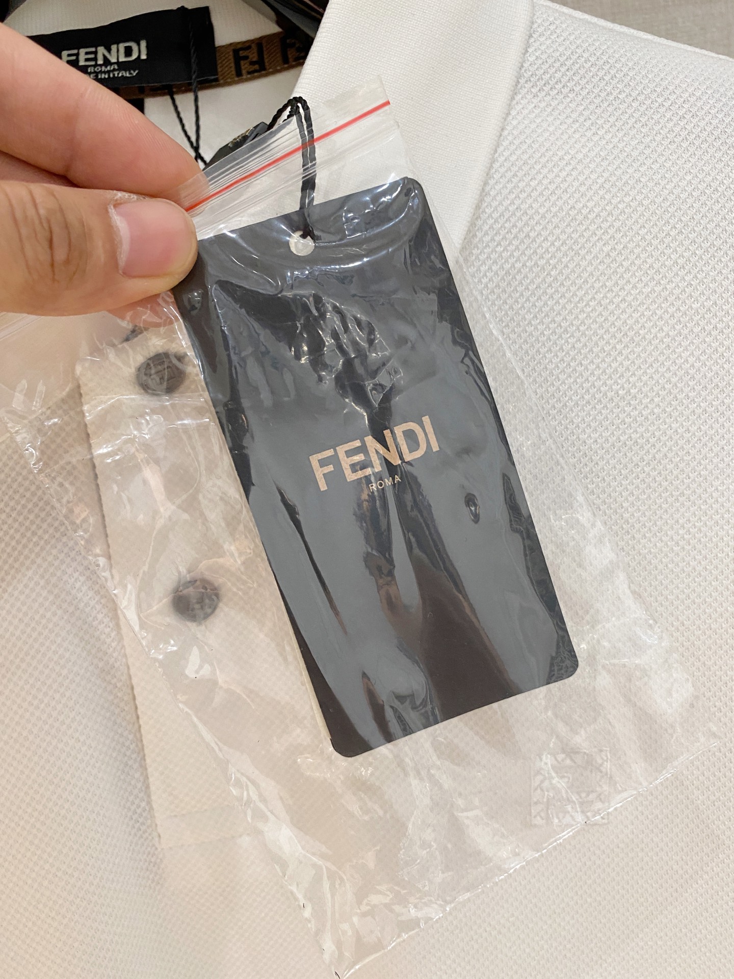 开春新品 芬迪 𝟏𝟎𝟎%新疆长绒棉 面料柔软舒适透气𝟮𝟬25 秋冬 限量款长袖Polo系列𝗦𝗜𝗭𝗘：𝗠-