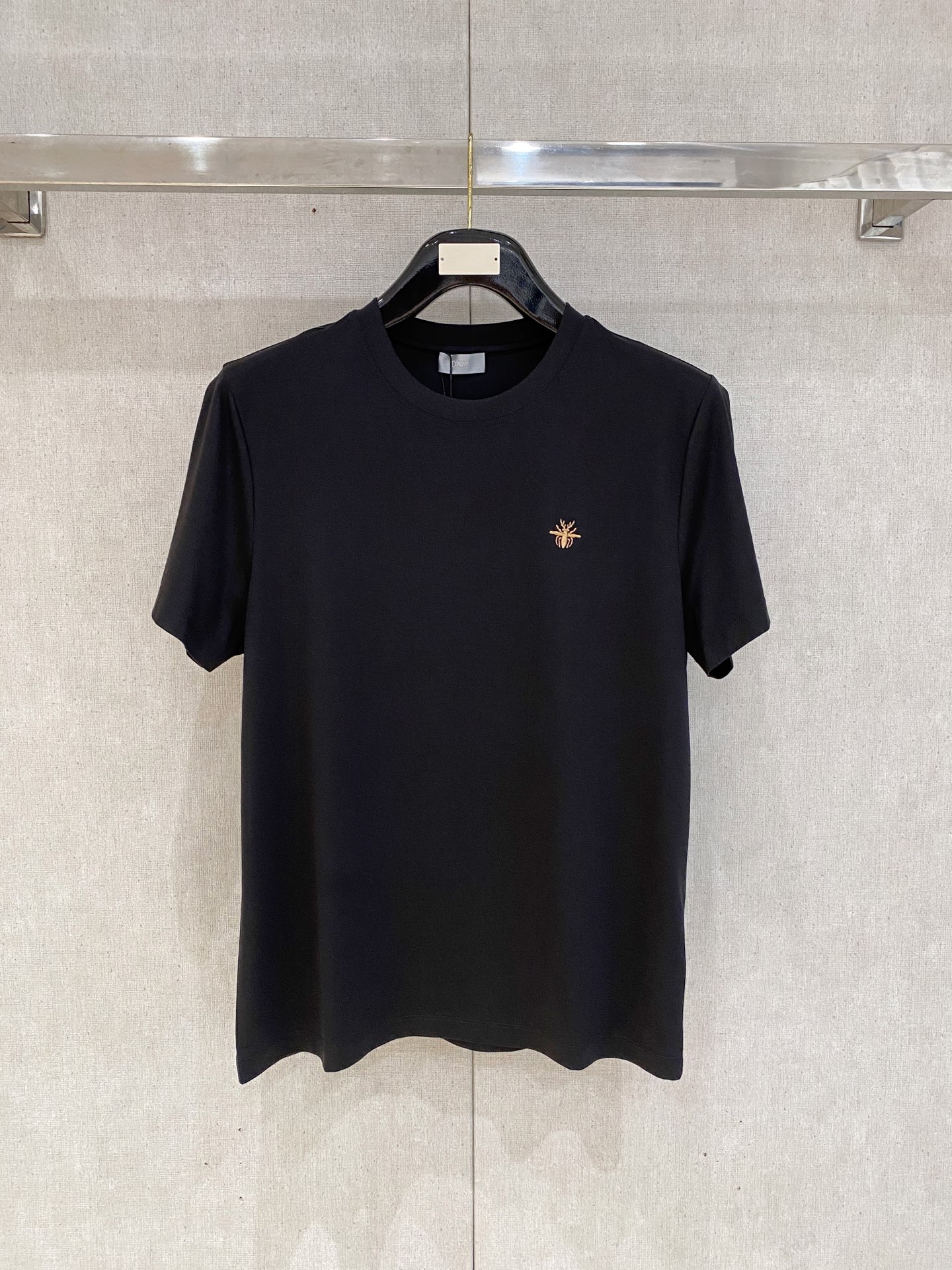 NO:463119,Dior Top quality 2025 new short-sleeved products!  Selected 100 double-sided mercerated cotton fabrics, soft to the touch. Top imported private goods, fashionable design, trendy short sleeves, undeniable quality, excellent effect on the upper body, the same style as the luxury official website!  Size M-3XL, dior, T-shirt, alexander wang19860909迪奥 顶级品质 2025款新品短袖！精选100支双面丝光棉面料,手感柔软.顶级进口私货,时尚设计潮流短袖,不失奢华 品质毋庸置疑 上身效果超赞,奢华官网同款！尺码M-3XL,,dior,T-shirt,alexander wang,Men's clothing