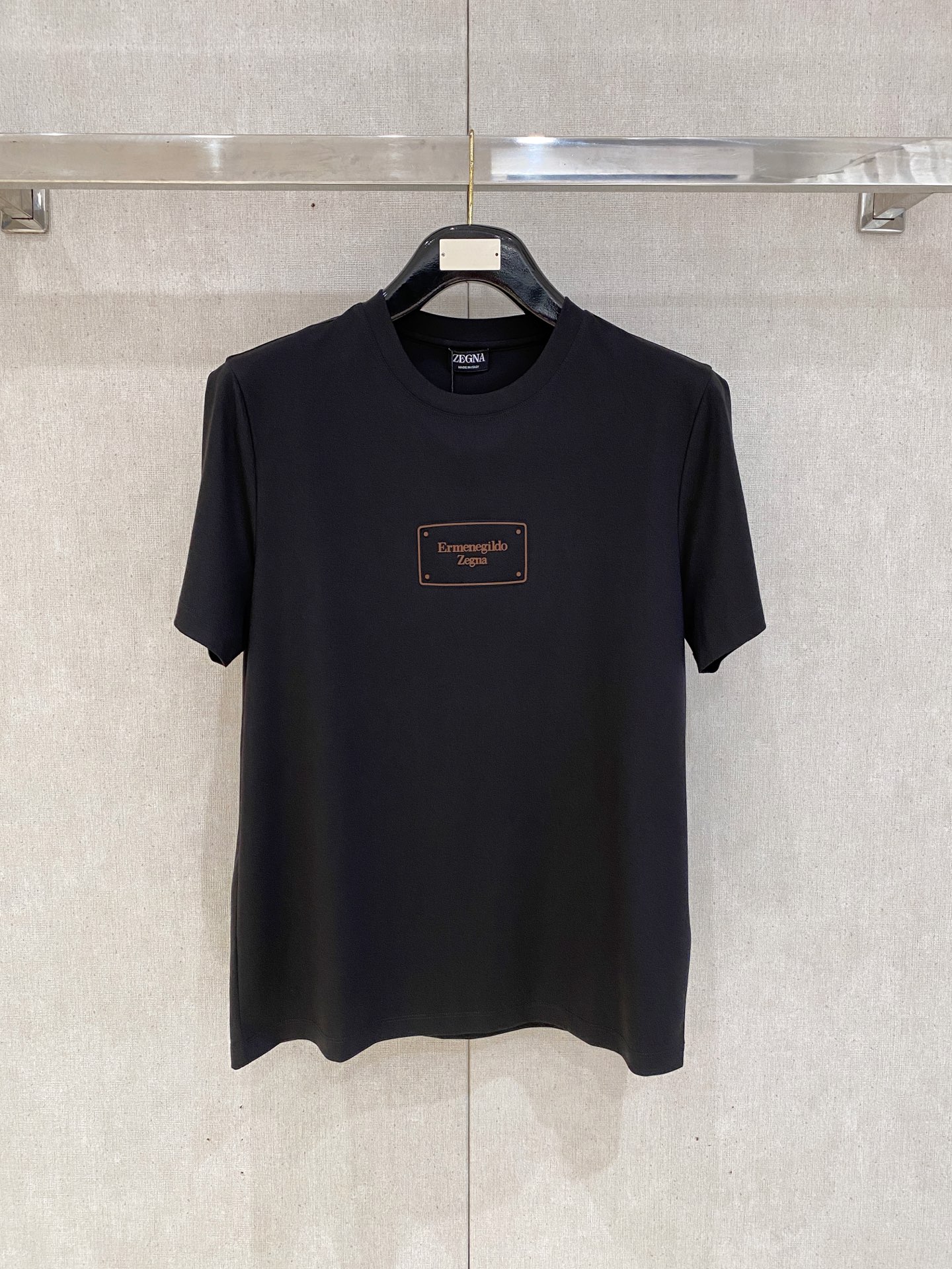 NO:463108,Jenia Top quality 2025 new short-sleeved products!  Selected 100 double-sided mercerated cotton fabrics, soft to the touch. Top imported private goods, fashionable design, trendy short sleeves, undeniable quality, excellent effect on the upper body, the same style as the luxury official website!  Size M-3XL, zegna, T-shirt, alexander wang19860909杰尼亚 顶级品质 2025款新品短袖！精选100支双面丝光棉面料,手感柔软.顶级进口私货,时尚设计潮流短袖,不失奢华 品质毋庸置疑 上身效果超赞,奢华官网同款！尺码M-3XL,,zegna,T-shirt,alexander wang,Men's clothing