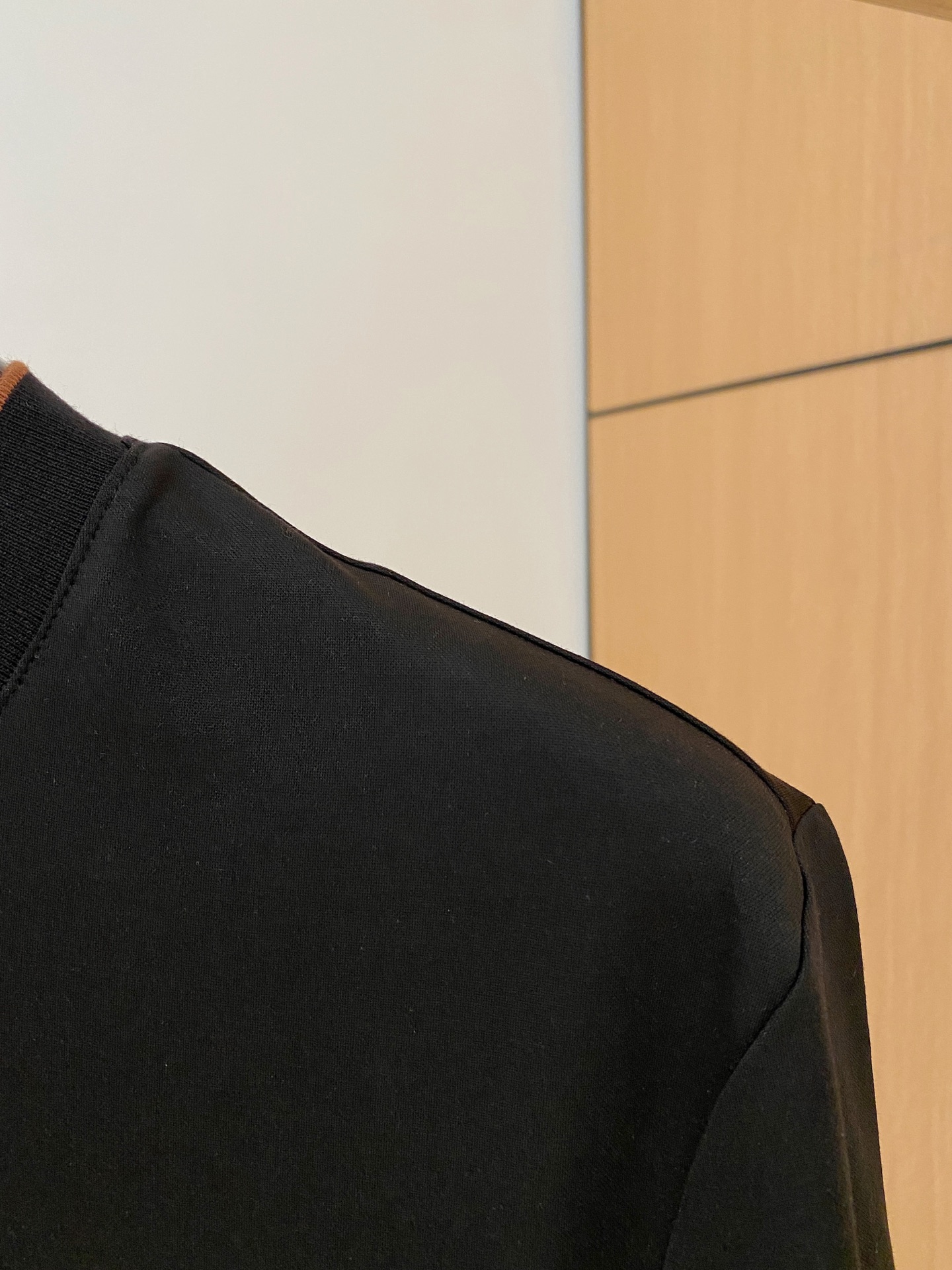 “Classic Business and Leisure Apparel: Rich Fabrics, Comfort, and Custom Designs for All Sizes” - 图片 3