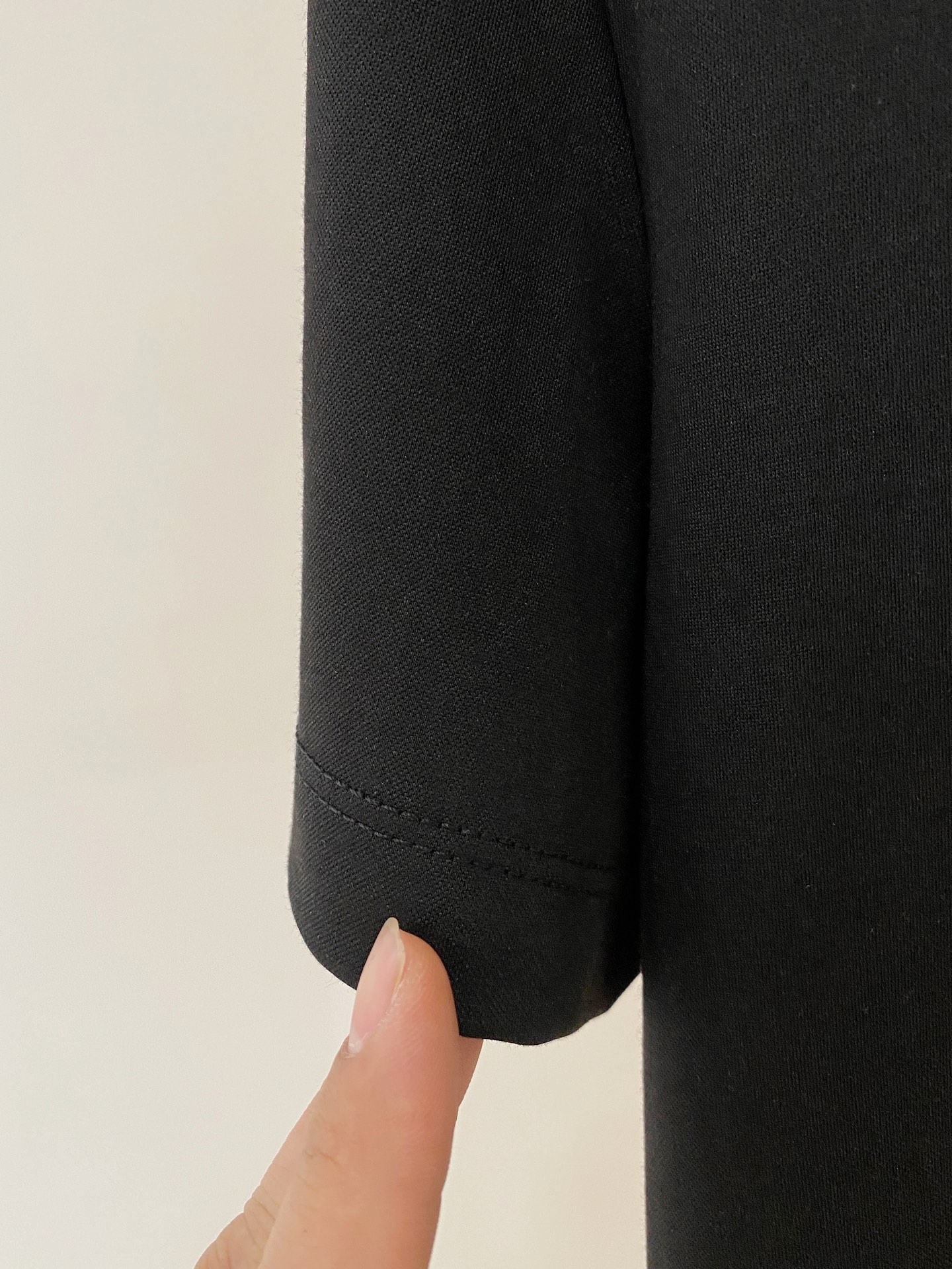 “Classic Business and Leisure Apparel: Rich Fabrics, Comfort, and Custom Designs for All Sizes” - 图片 6
