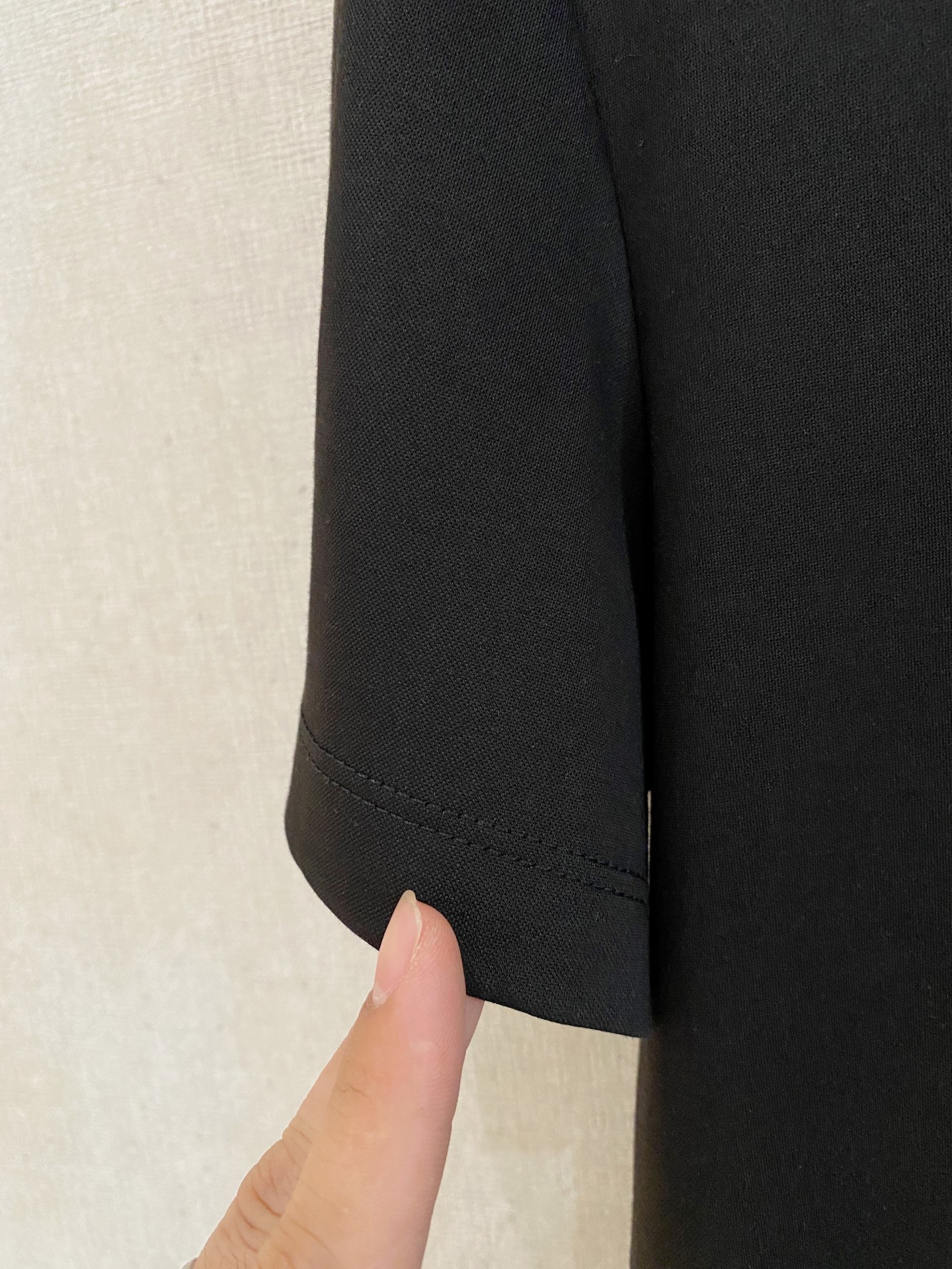 “Classic Business Leisure T-Shirts: Comfortable Silk Cotton Fabric in Black, White, Blue – Sizes M-3XL” - 图片 6