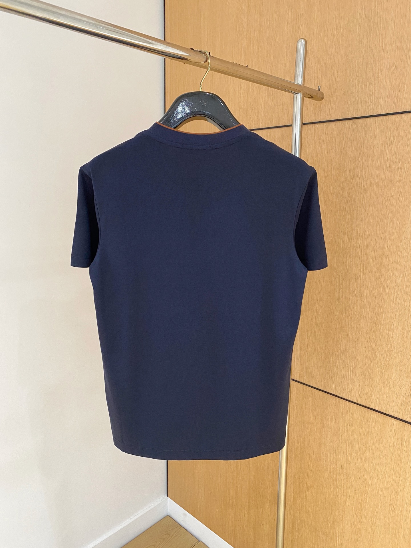“Year-Old Classic Business and Leisure Apparel: Perfect Match for Letter-Printed T-Shirts and Comfortable Fabrics” - 图片 9