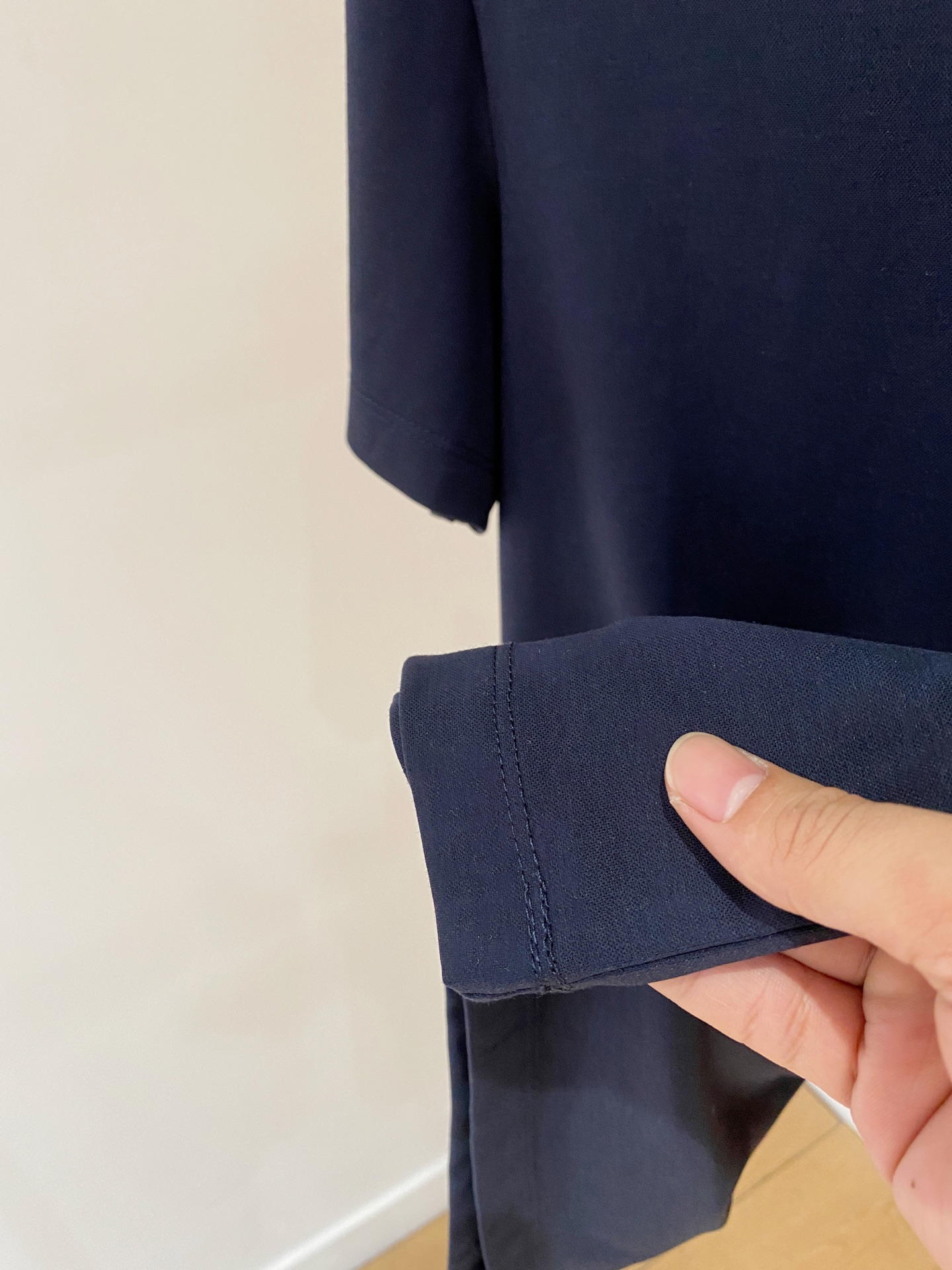 “Year-Old Classic Business and Leisure Apparel: Perfect Match for Letter-Printed T-Shirts and Comfortable Fabrics” - 图片 7