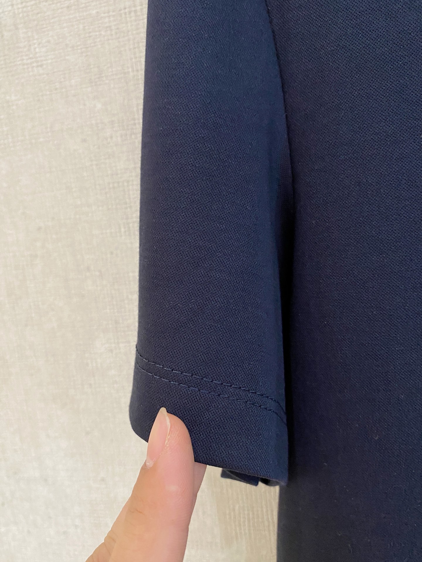 “Classic Business Leisure T-Shirts for Seniors: Comfortable Silk Cotton Fabric in Black, White, Blue – Sizes M-3XL” - 图片 6