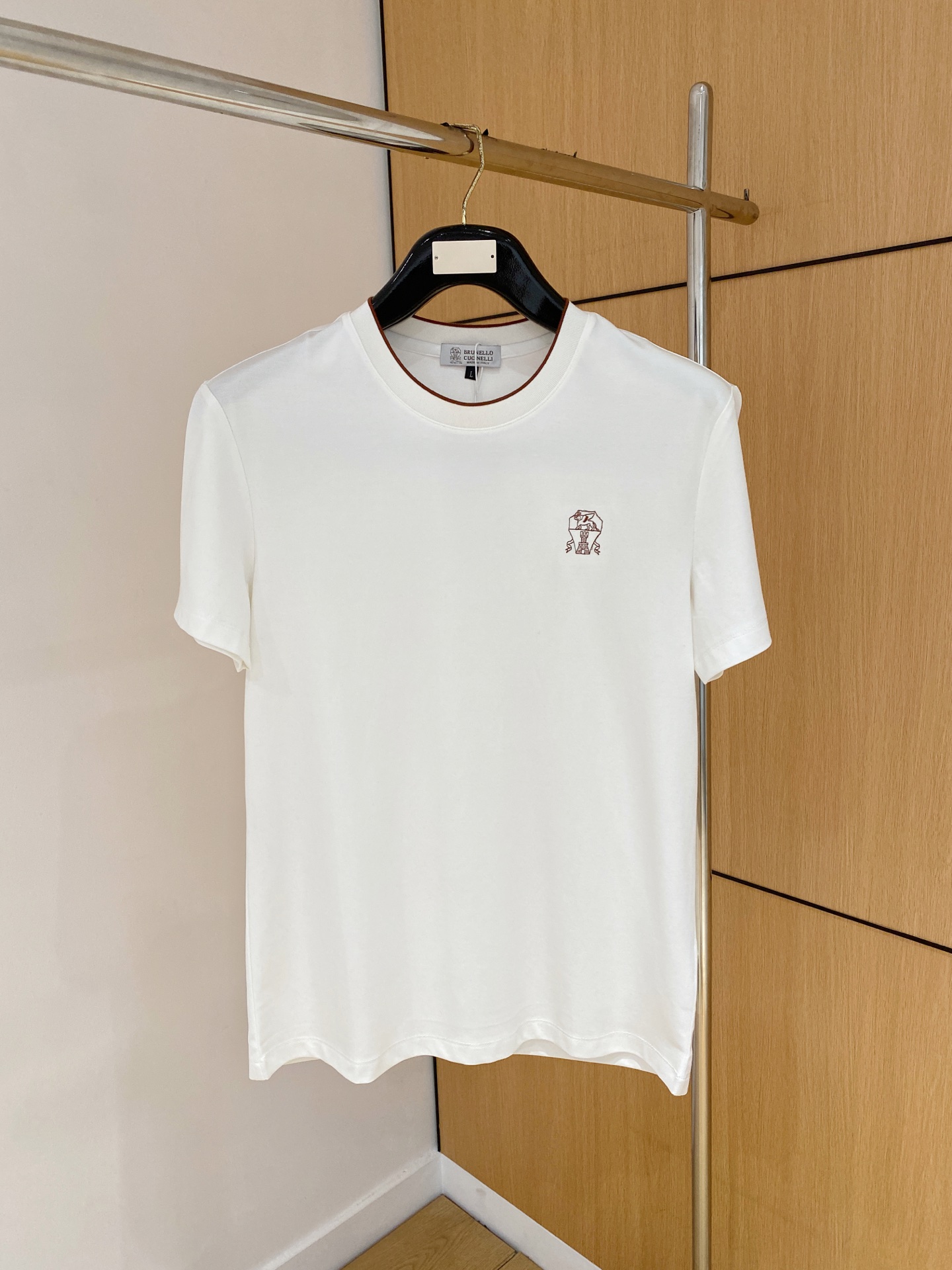 “Classic Business and Leisure Apparel with Stylish Designs and Comfortable Fabrics in Various Sizes”