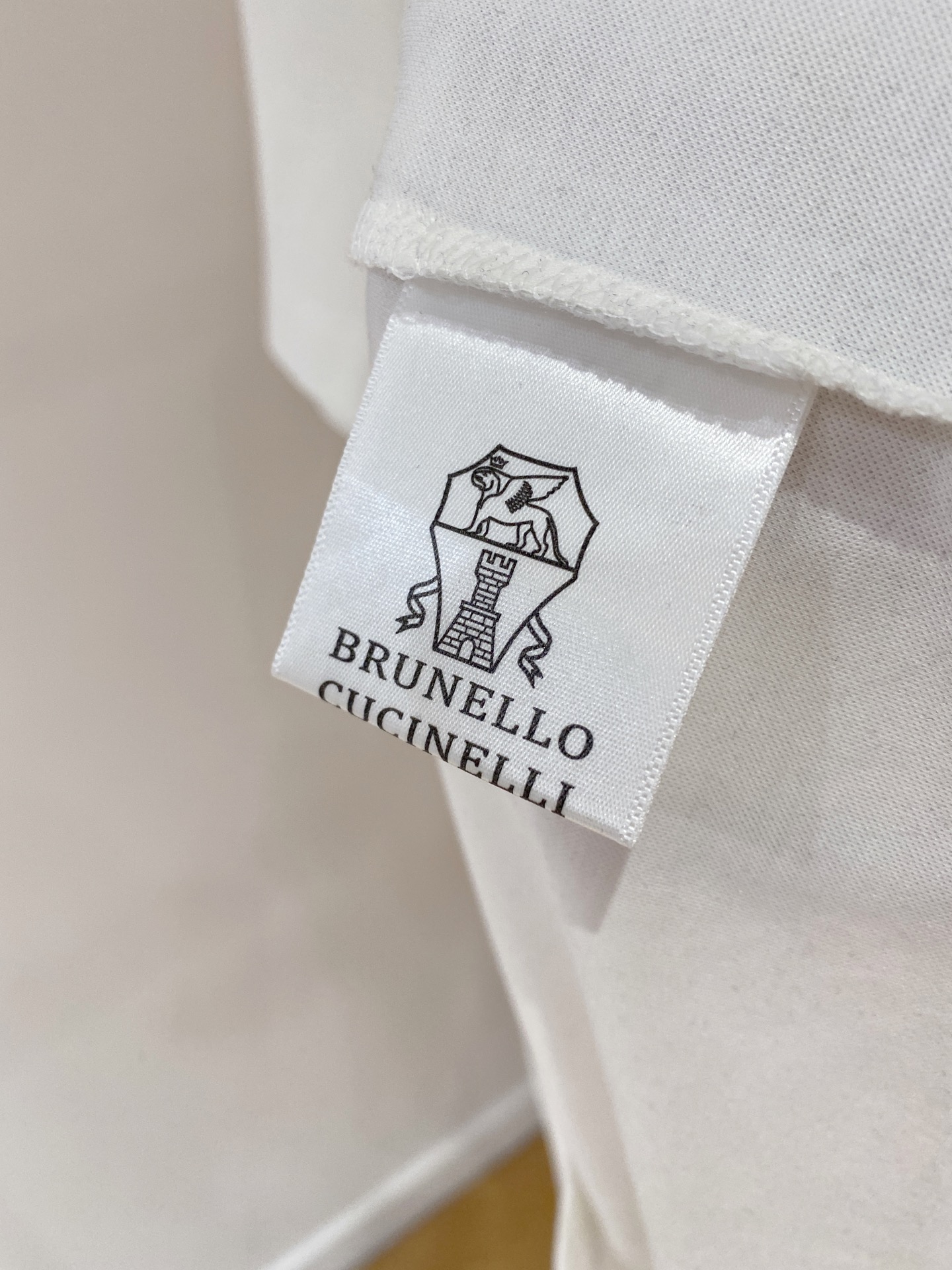 “Classic Business and Leisure Apparel with Stylish Designs and Comfortable Fabrics in Various Sizes” - 图片 8
