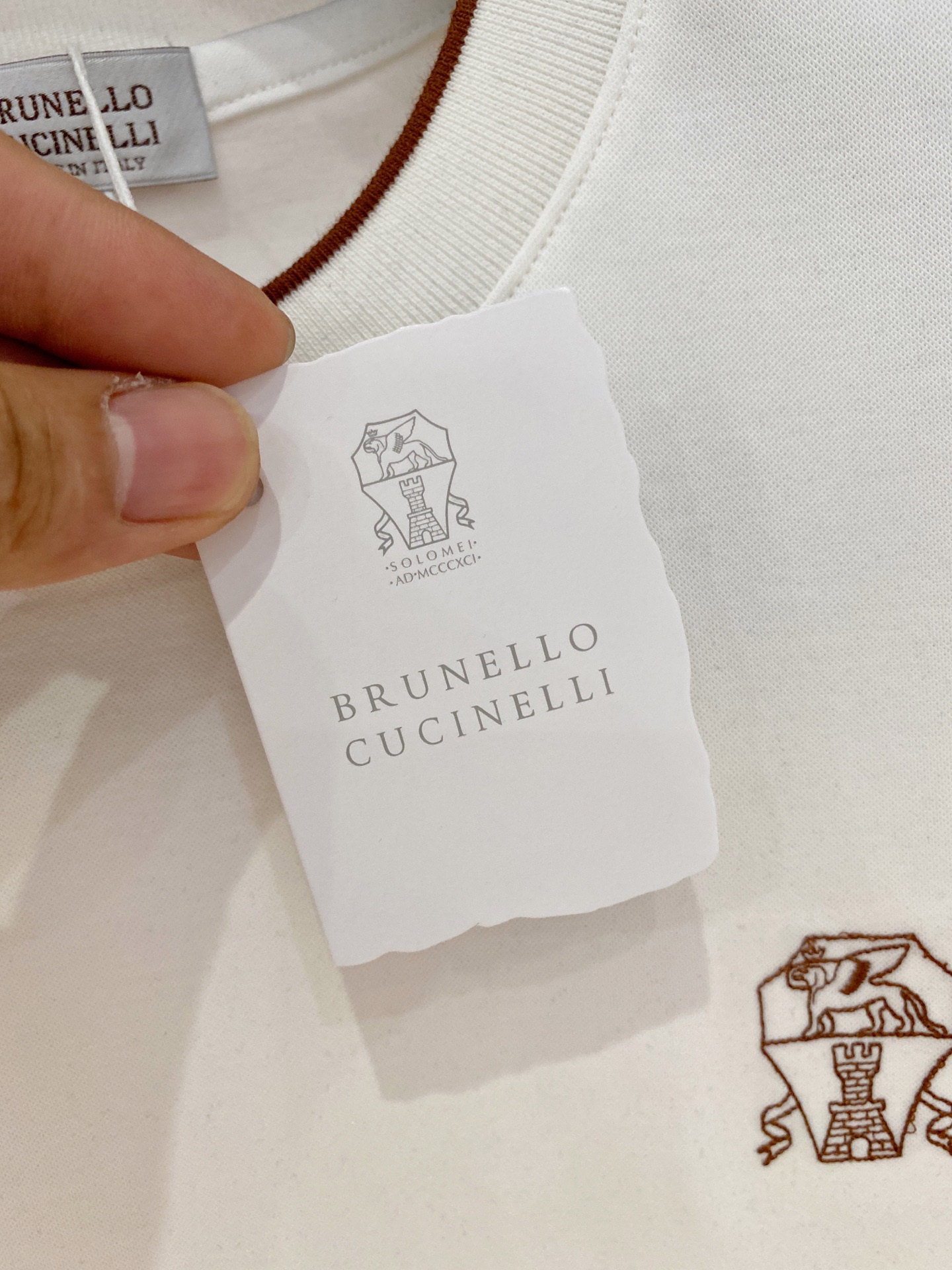 “Classic Business and Leisure Apparel with Stylish Designs and Comfortable Fabrics in Various Sizes” - 图片 5