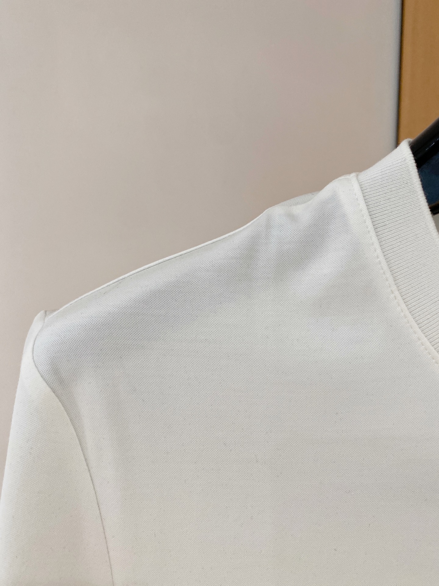 “Classic Business Leisure T-Shirts with Silk Cotton Fabric for Comfort and Style in Various Colors” - 图片 3