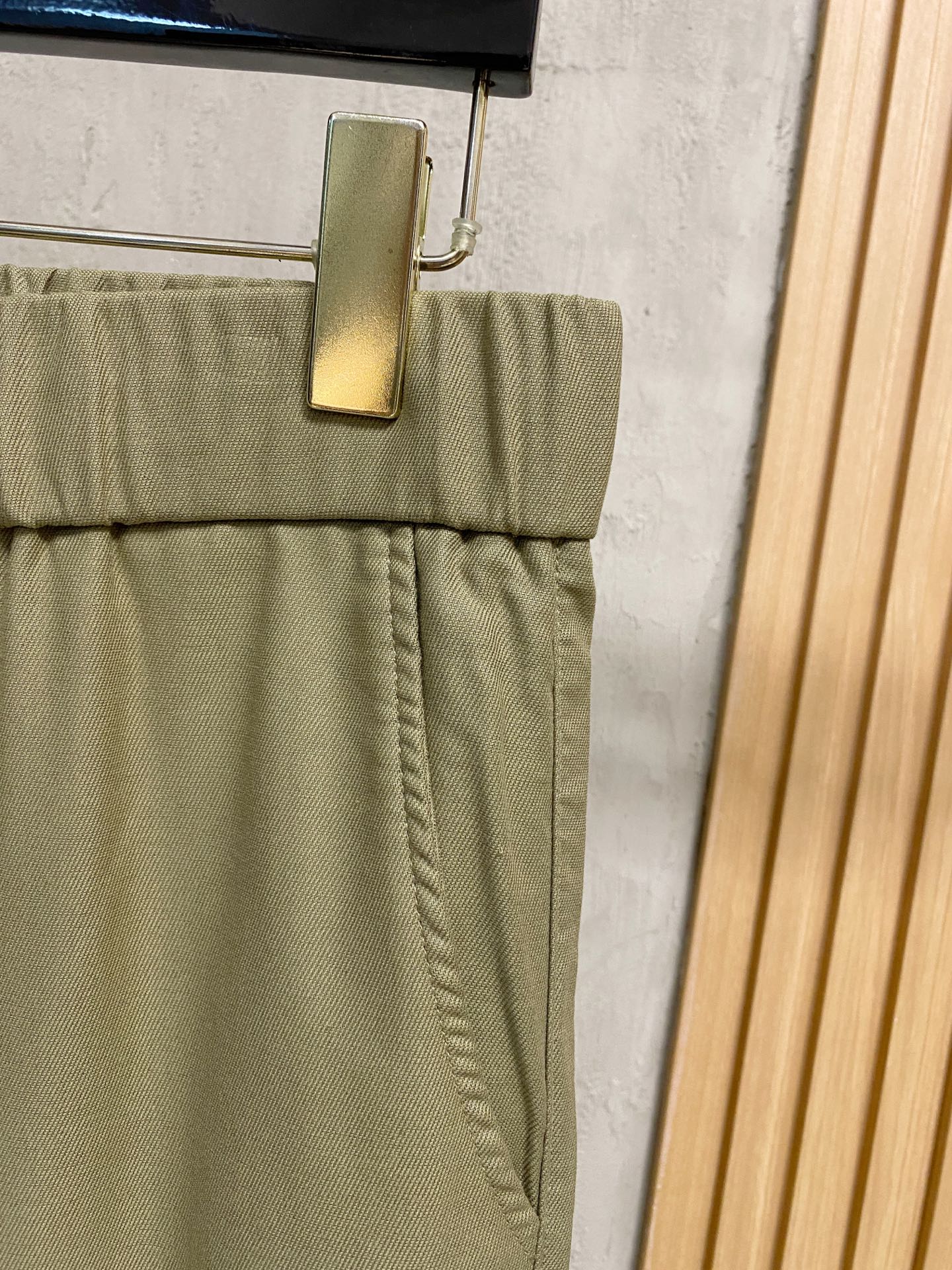 蒙*口 Mo**ler 新款休闲透气休闲裤！重磅定制面料裤子面料扎实上身挺括有型做工极其考究，不挑人百搭