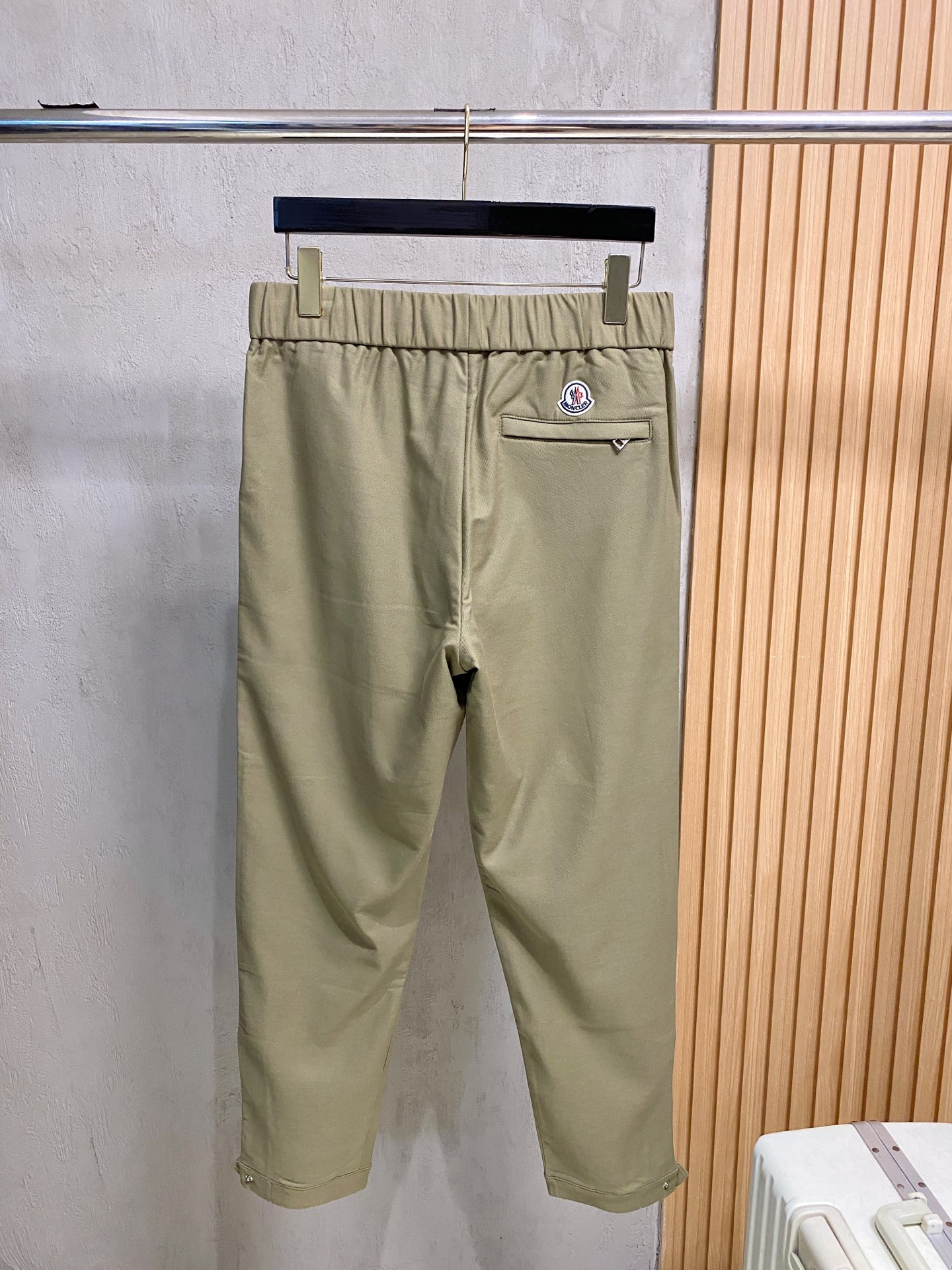 蒙*口 Mo**ler 新款休闲透气休闲裤！重磅定制面料裤子面料扎实上身挺括有型做工极其考究，不挑人百搭