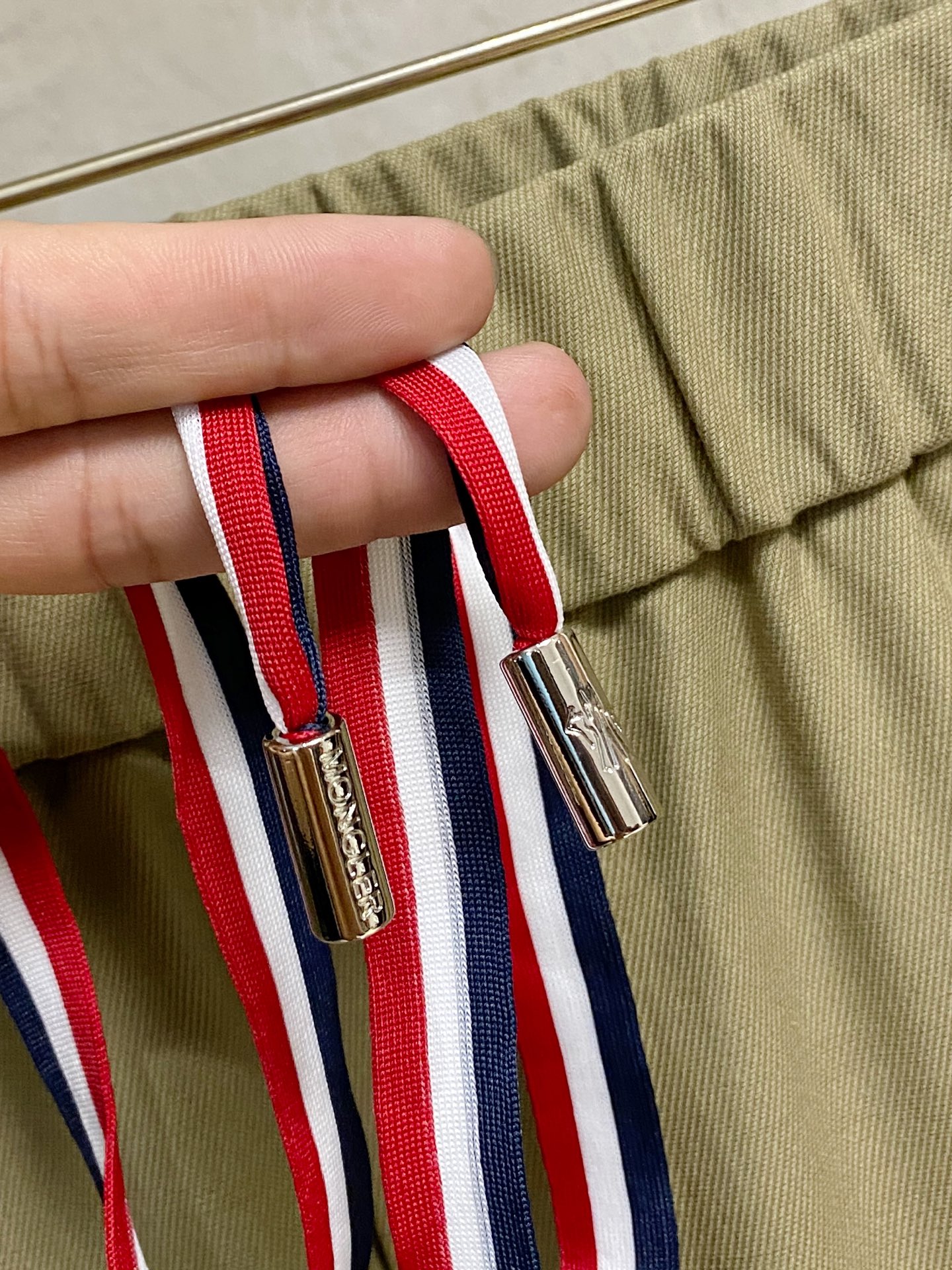 蒙*口 Mo**ler 新款休闲透气休闲裤！重磅定制面料裤子面料扎实上身挺括有型做工极其考究，不挑人百搭