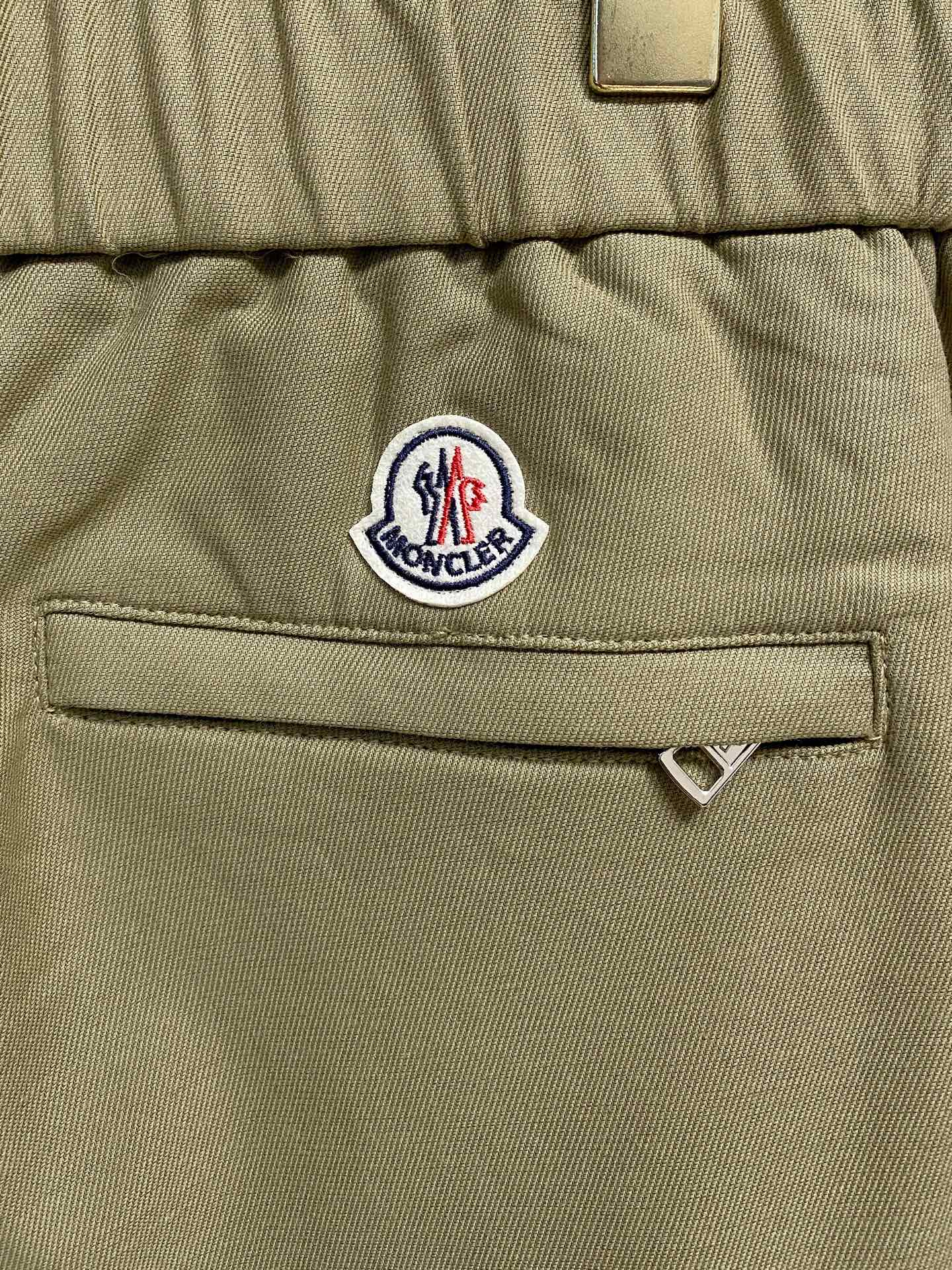 蒙*口 Mo**ler 新款休闲透气休闲裤！重磅定制面料裤子面料扎实上身挺括有型做工极其考究，不挑人百搭