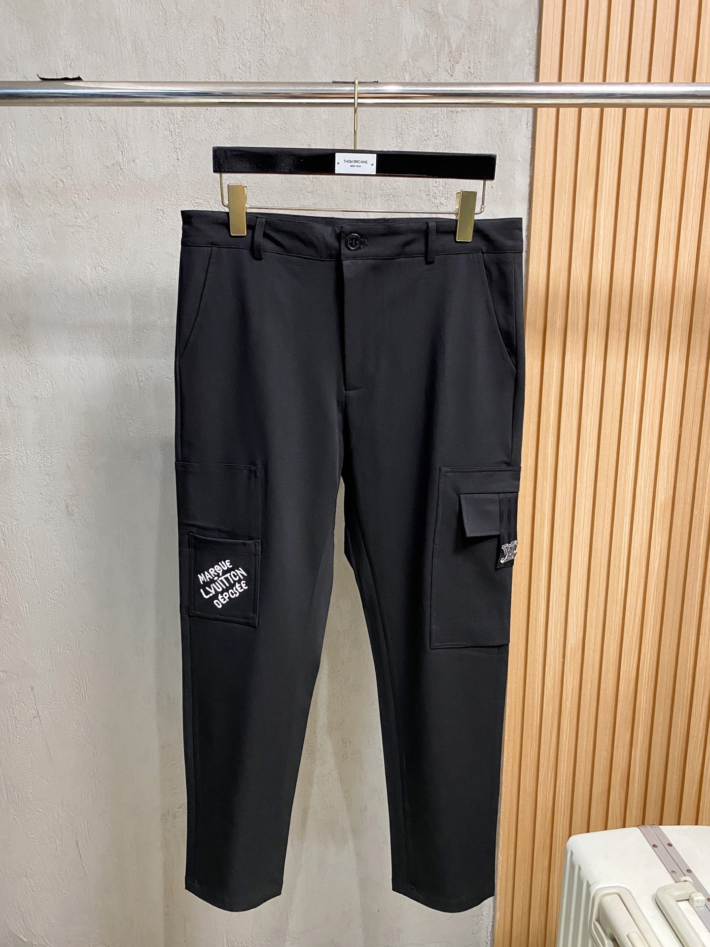 新款休闲透气休闲裤！重磅定制面料裤子面料扎实上身挺括有型做工极其考究，不挑人百搭款最高规格，时尚个性的设