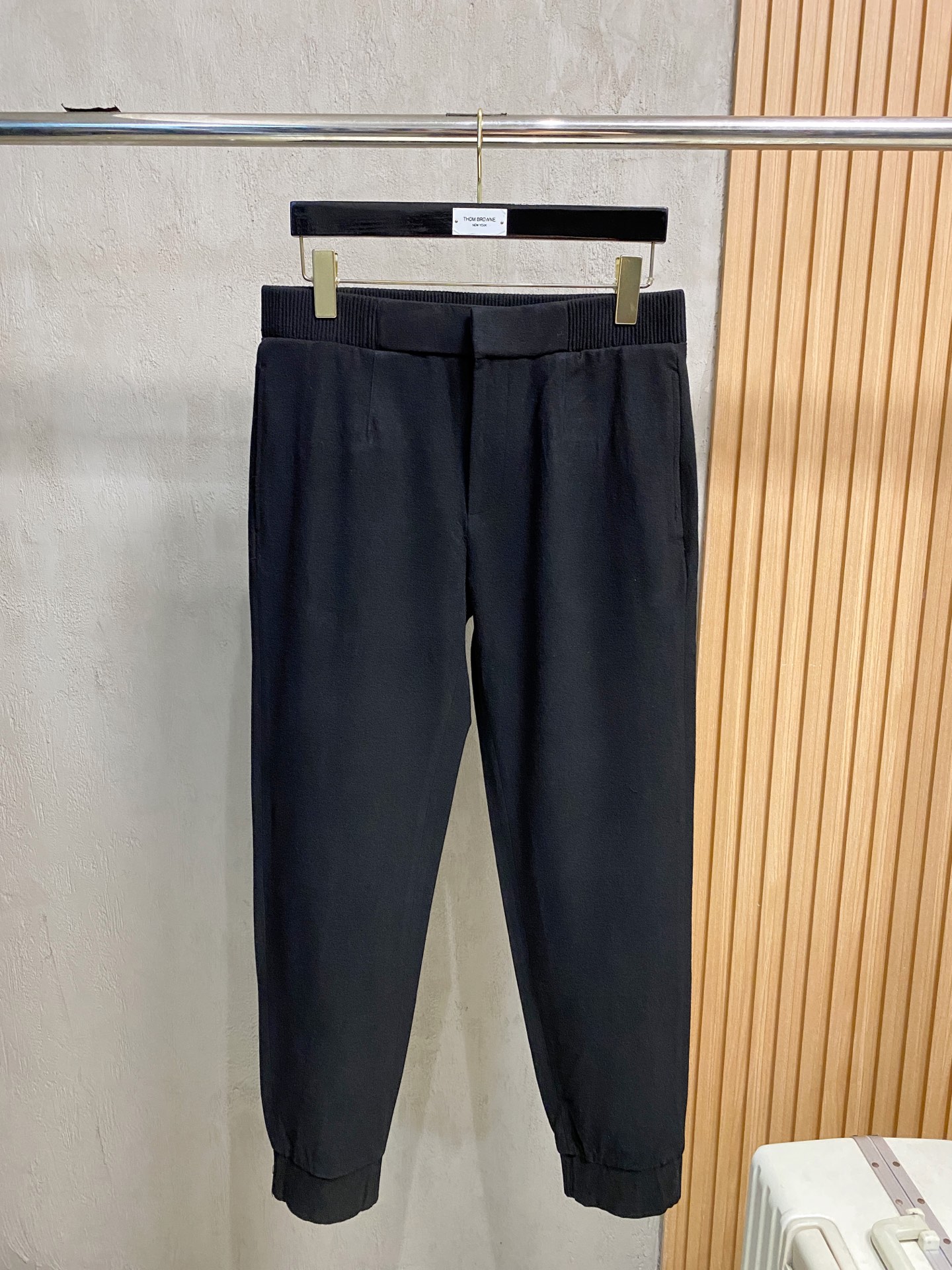 新款休闲透气休闲裤！重磅定制面料裤子面料扎实上身挺括有型做工极其考究，不挑人百搭款最高规格，时尚个性的设