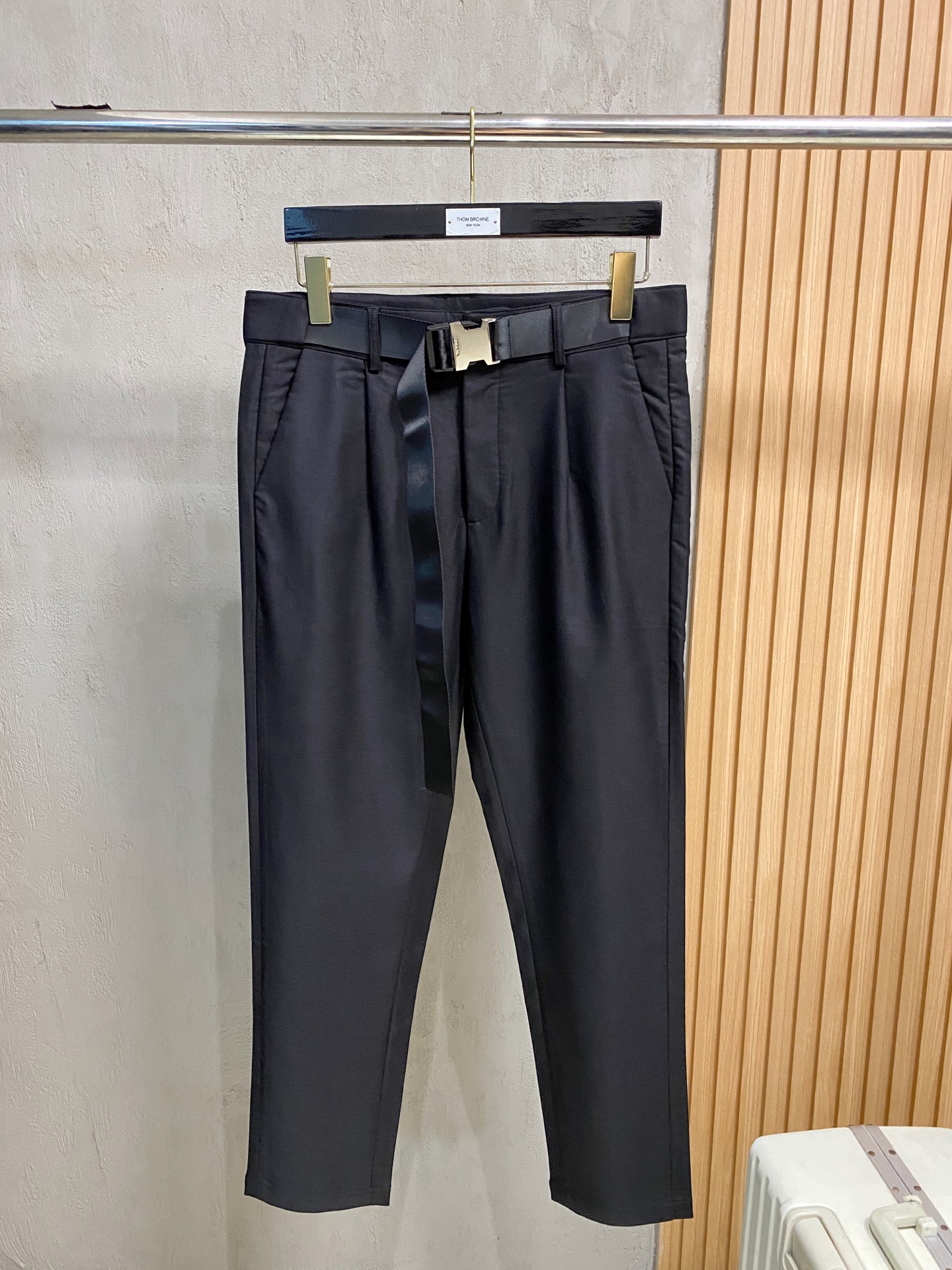 新款休闲透气休闲裤！重磅定制面料裤子面料扎实上身挺括有型做工极其考究，不挑人百搭款最高规格，时尚个性的设