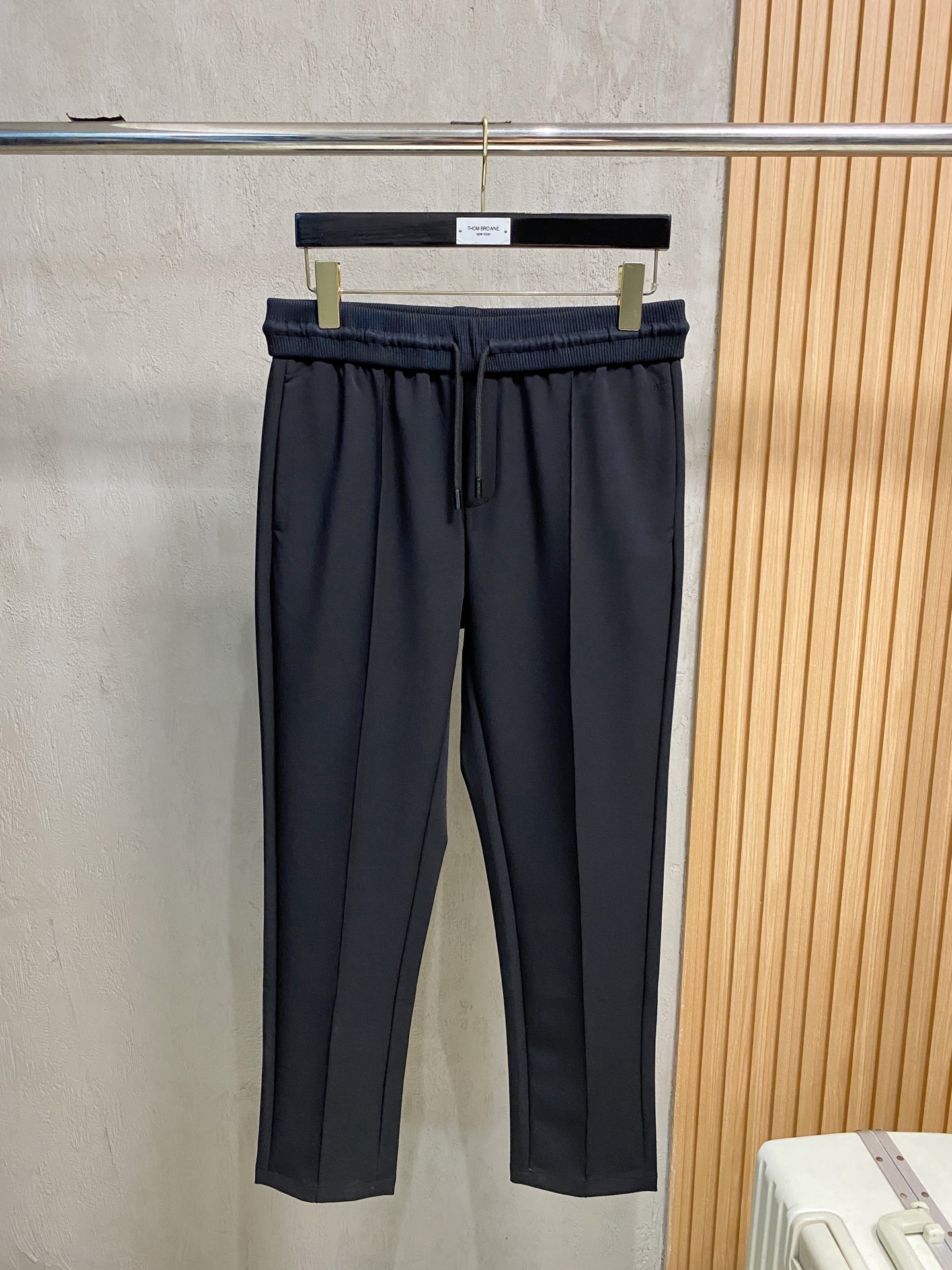 新款休闲透气休闲裤！重磅定制面料裤子面料扎实上身挺括有型做工极其考究，不挑人百搭款最高规格，时尚个性的设