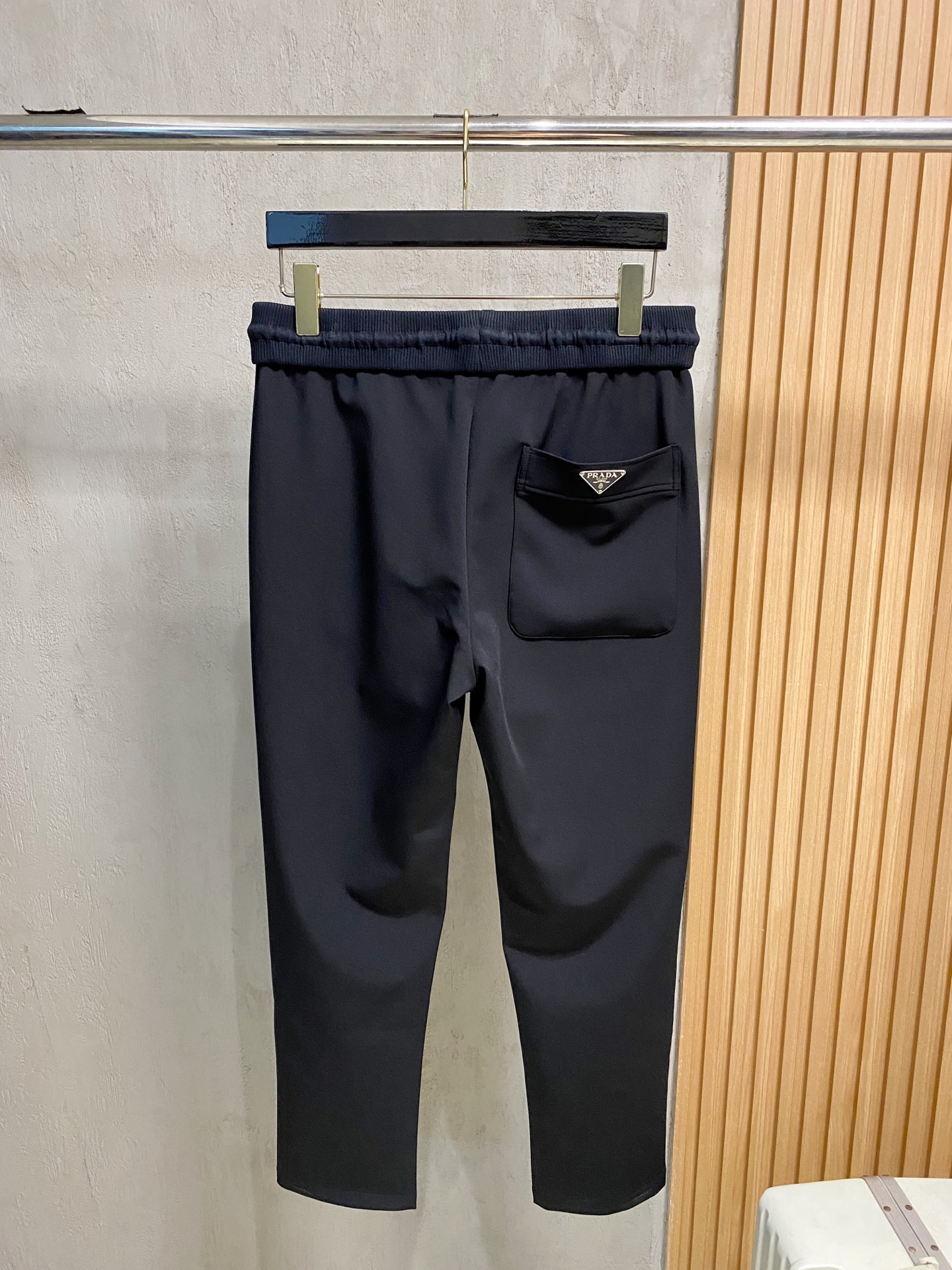 新款休闲透气休闲裤！重磅定制面料裤子面料扎实上身挺括有型做工极其考究，不挑人百搭款最高规格，时尚个性的设